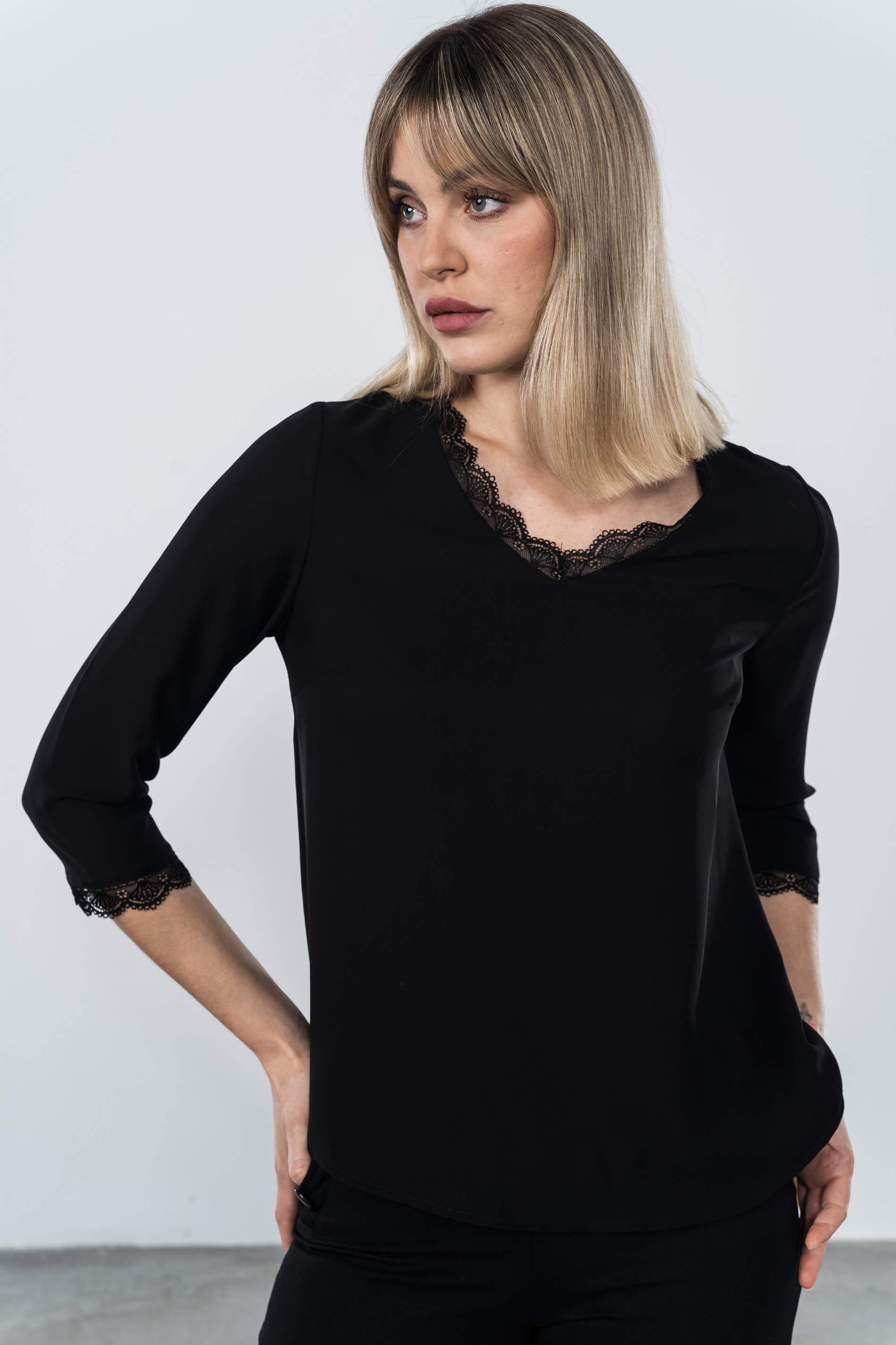 BLUSA COMBINADA ENCAJE NEGRO