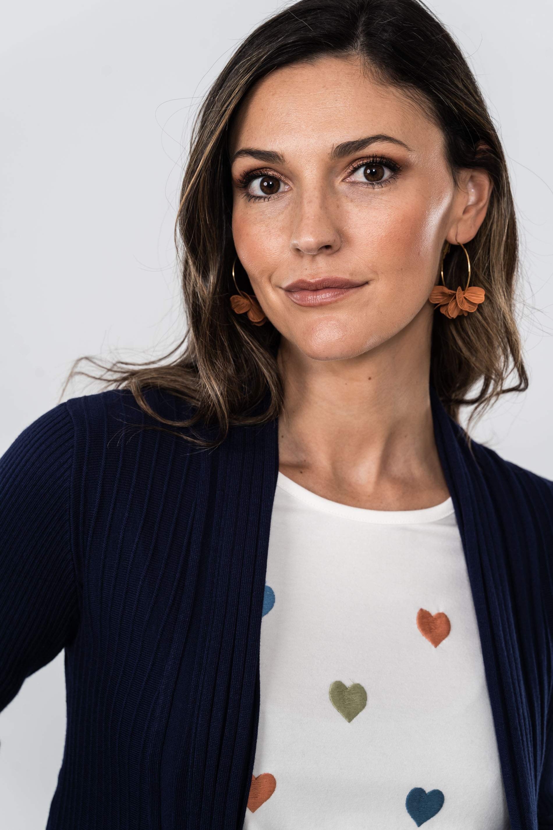 CAMISETA CORAZONES BORDADOS CRUDO M/L
