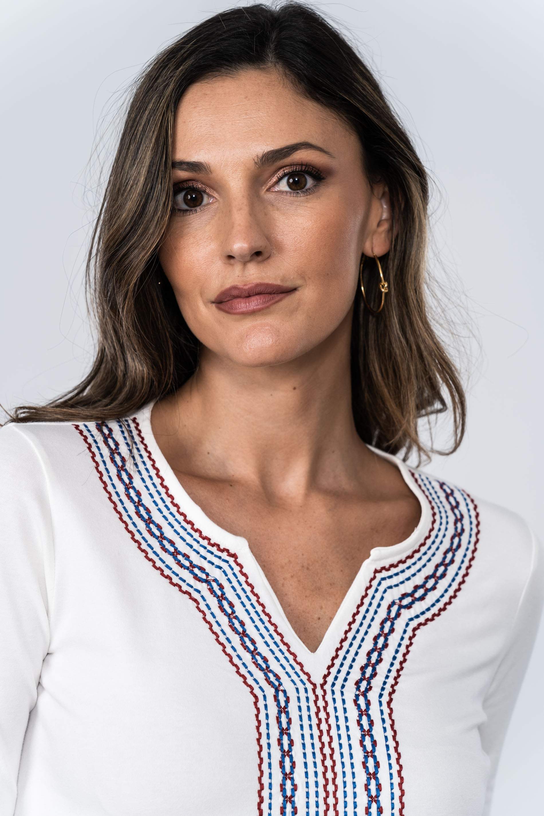 CAMISETA BORDADO COMBINADO CRUDO M/F