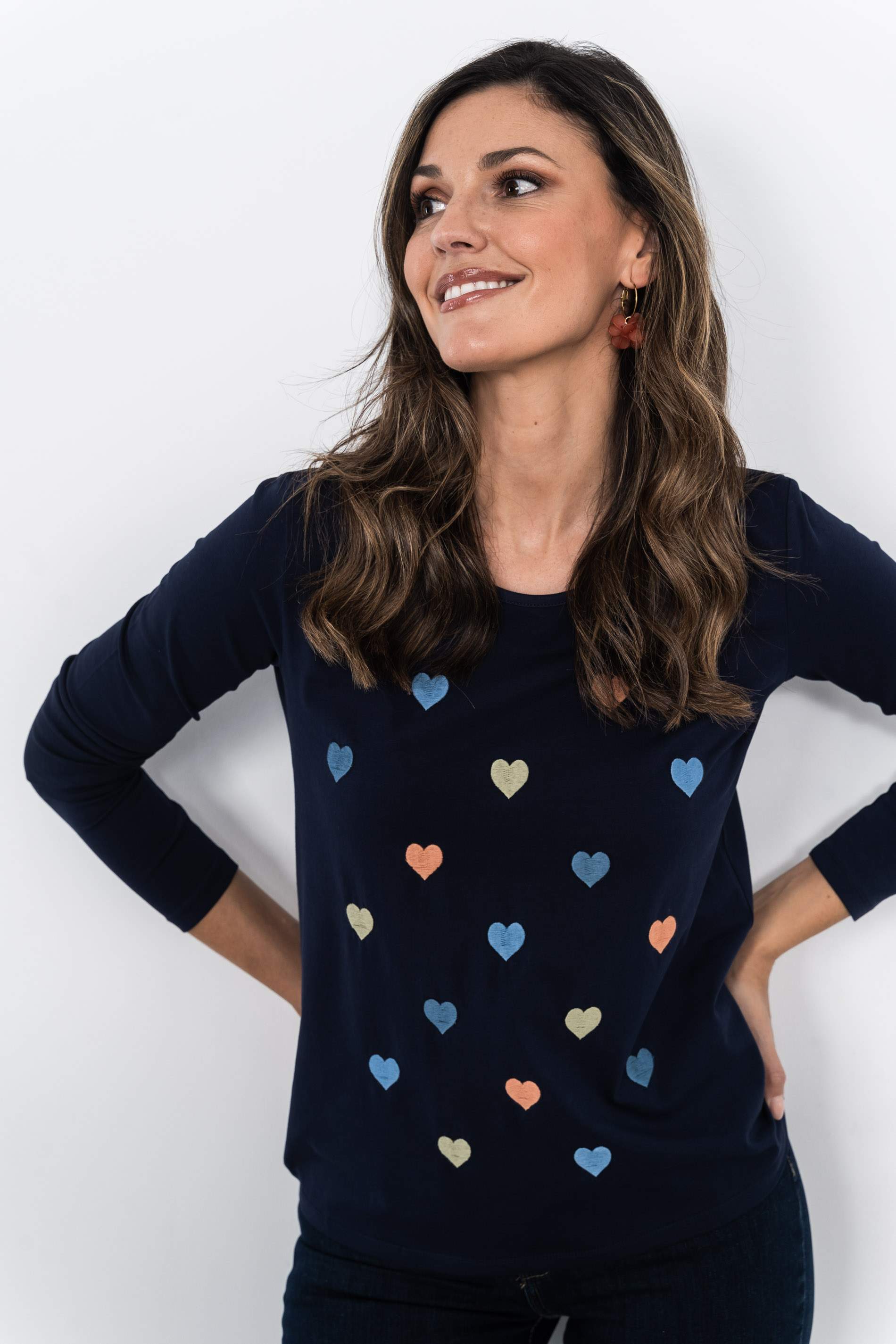CAMISETA CORAZONES BORDADOS MARINO M/L