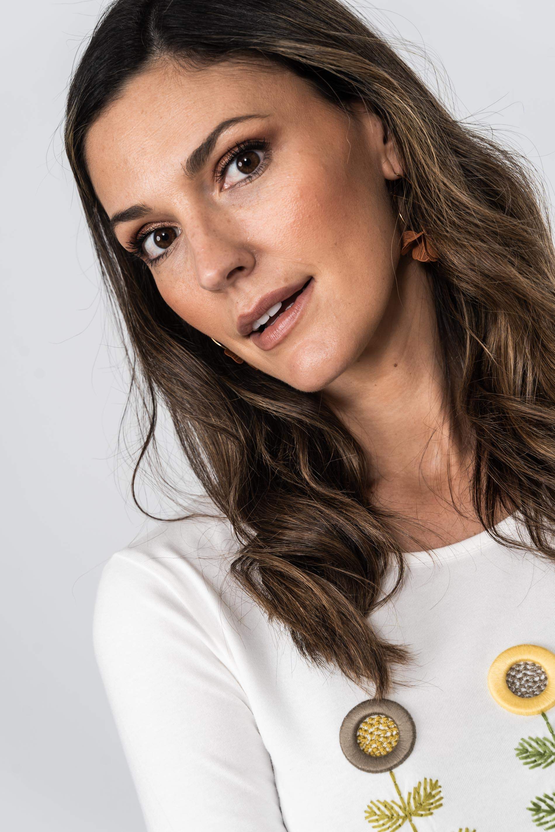 CAMISETA FLOR REDONDA CRUDO M/L