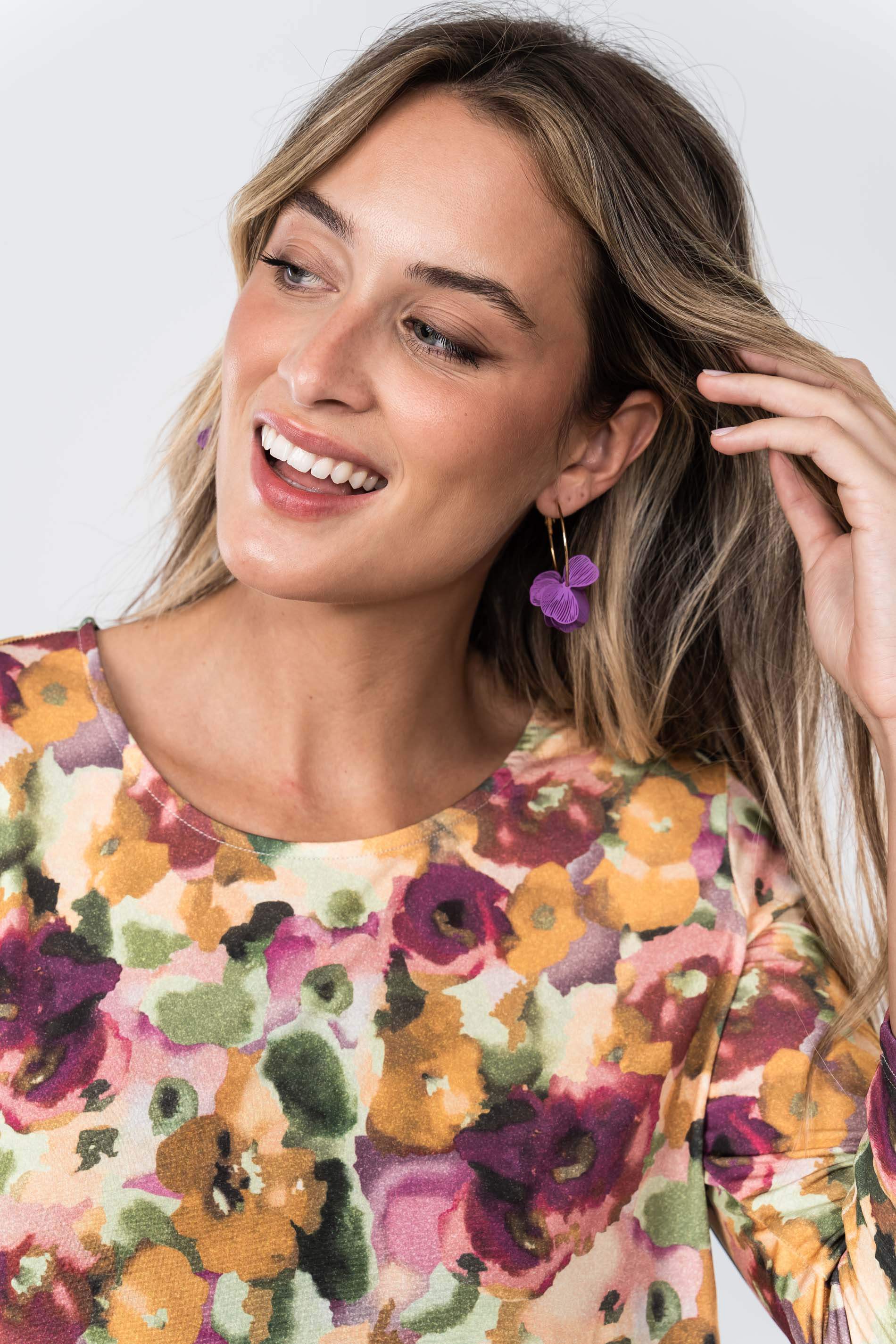 CAMISETA FLOR ACUARELA PÚRPURA