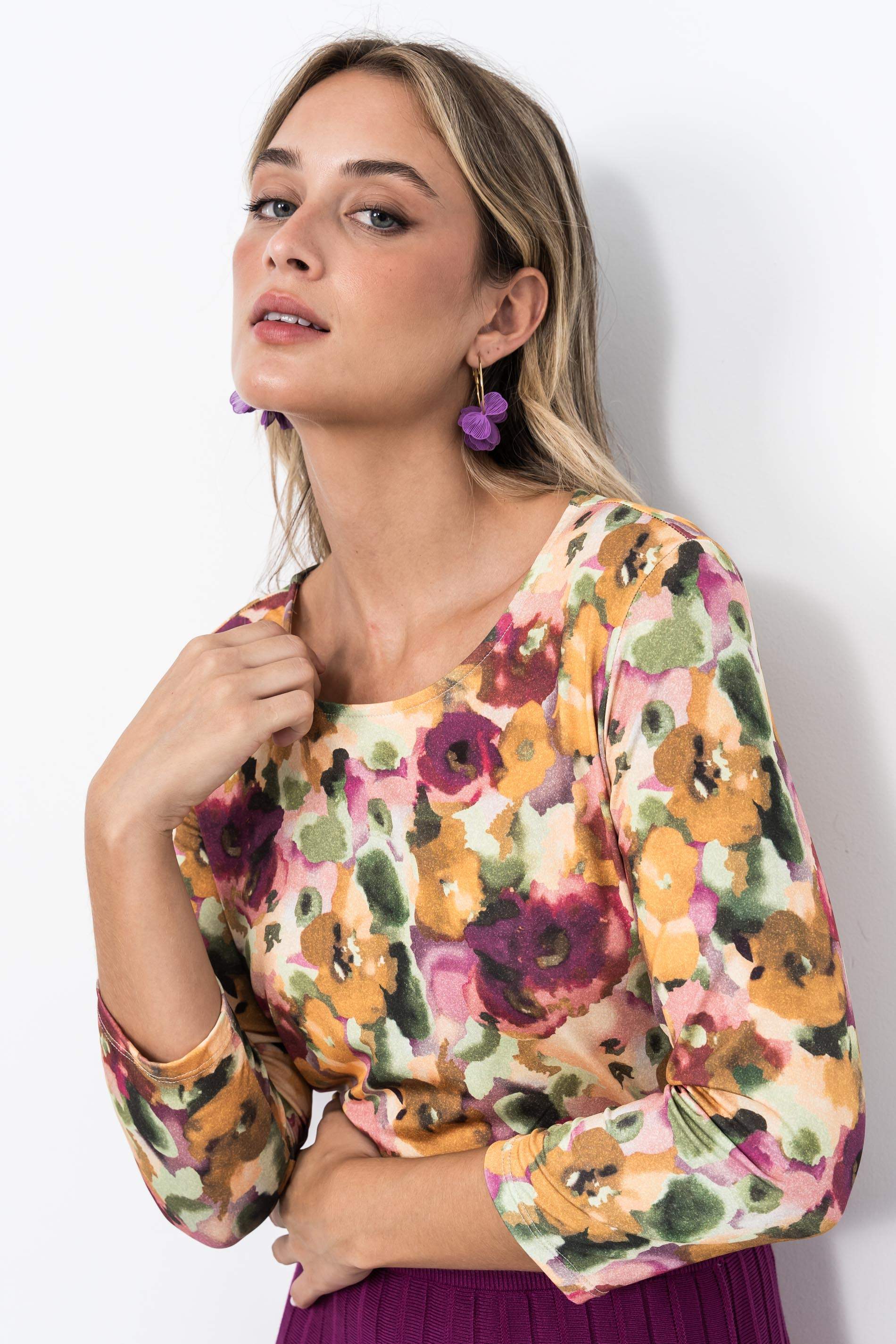CAMISETA FLOR ACUARELA PÚRPURA