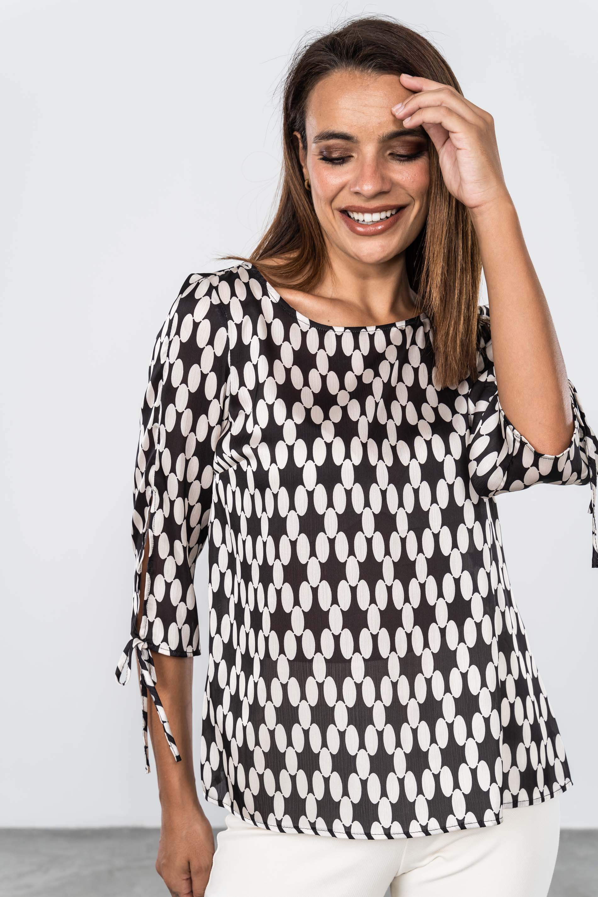 BLUSA ABERTURA LACITOS NEGRO