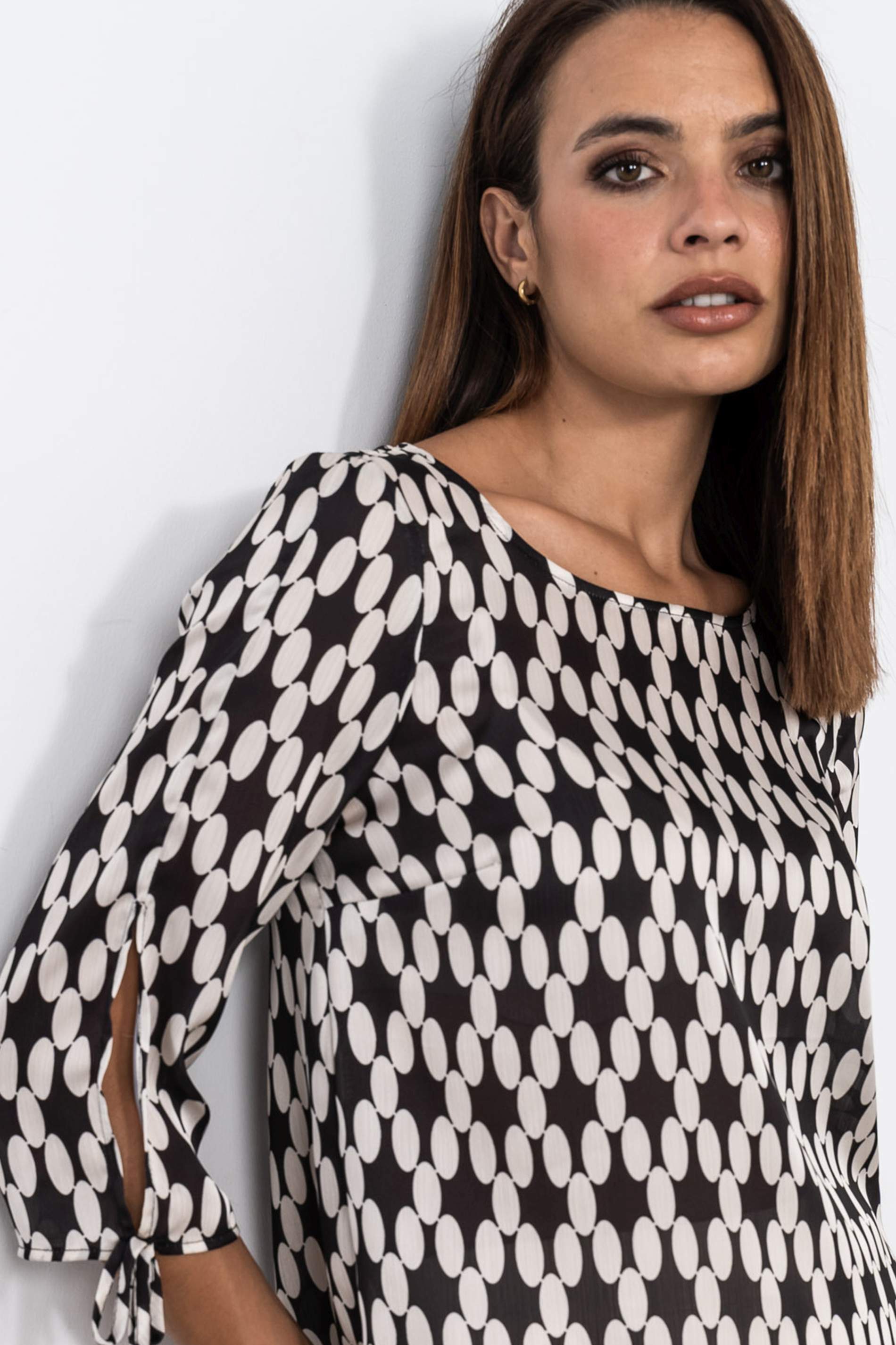 BLUSA ABERTURA LACITOS NEGRO