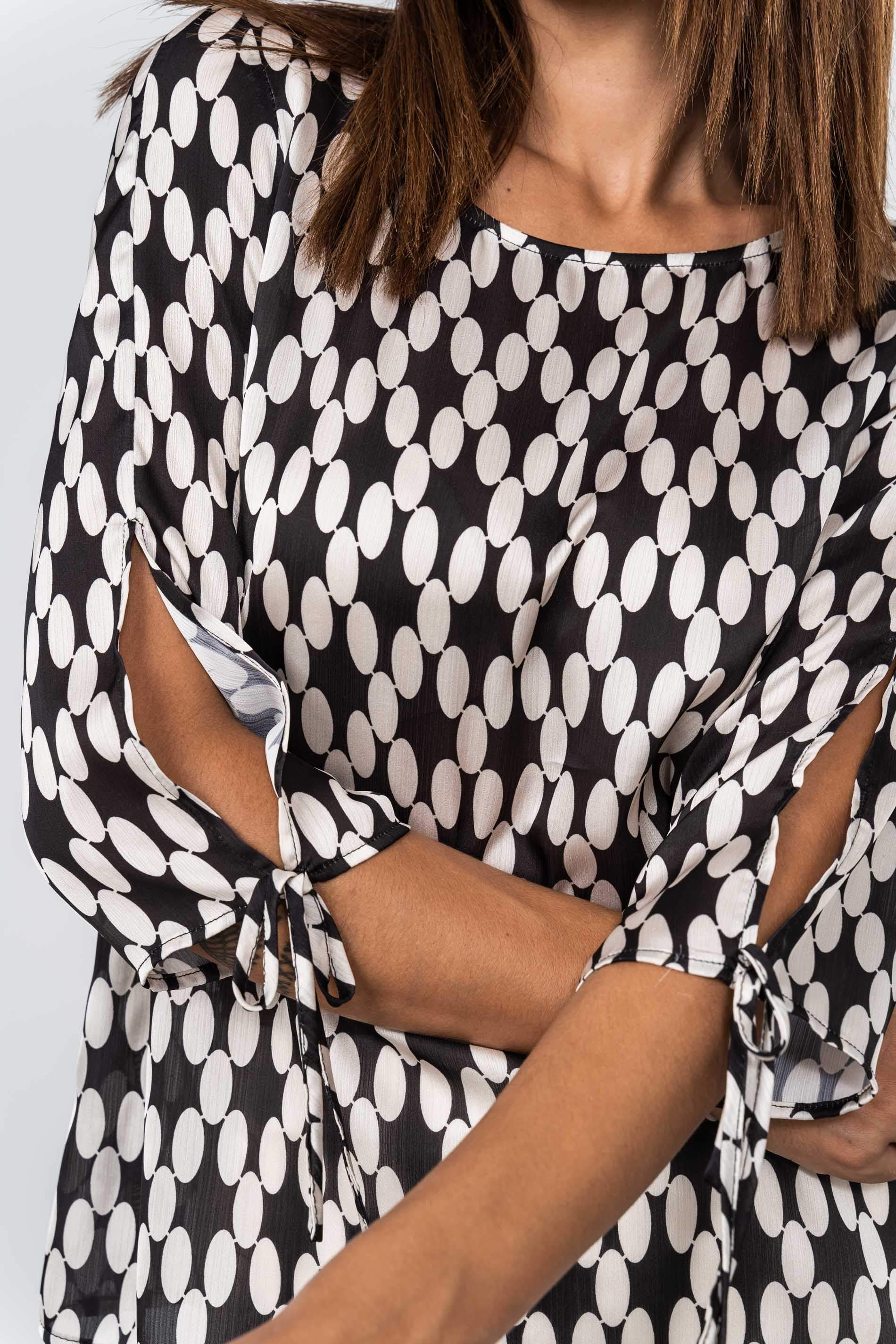 BLUSA ABERTURA LACITOS NEGRO