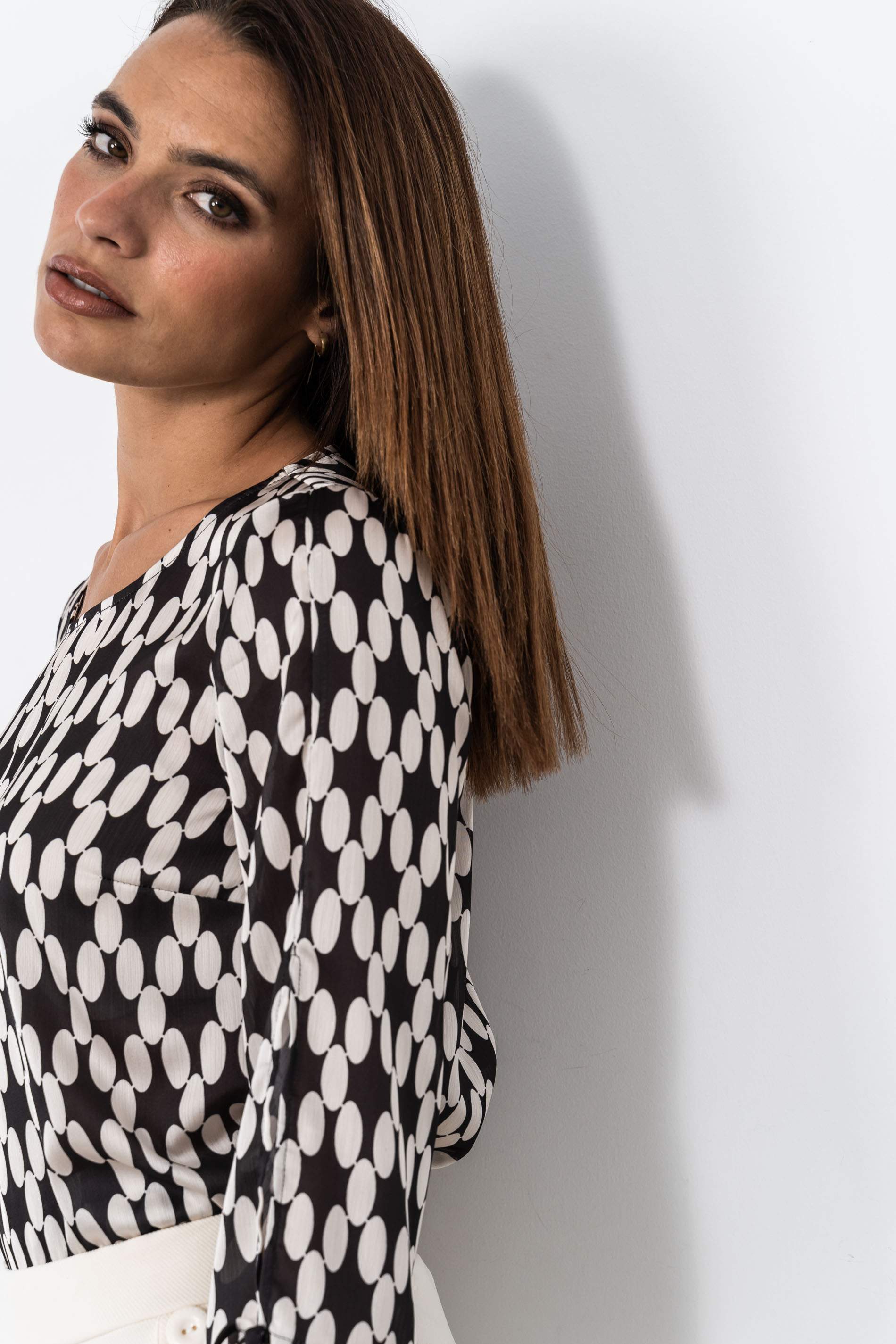 BLUSA ABERTURA LACITOS NEGRO