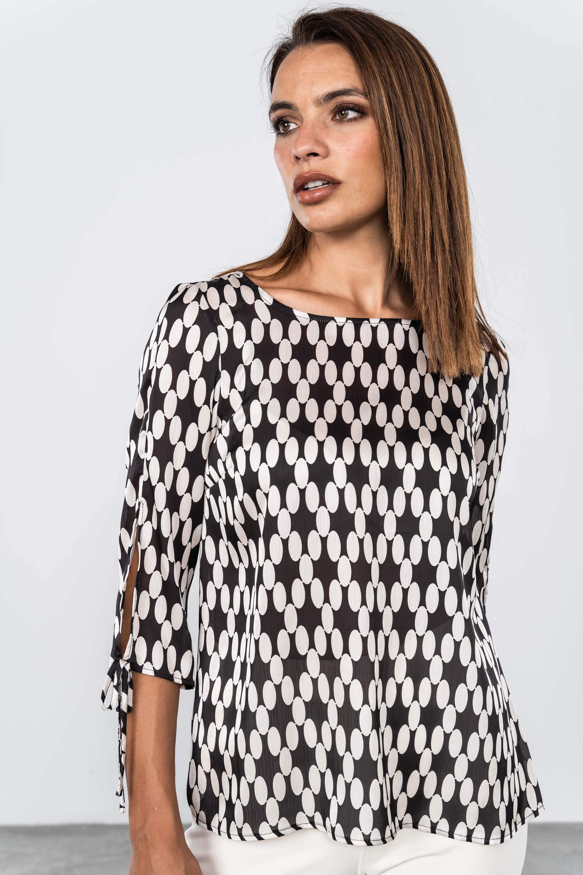 BLUSA ABERTURA LACITOS NEGRO