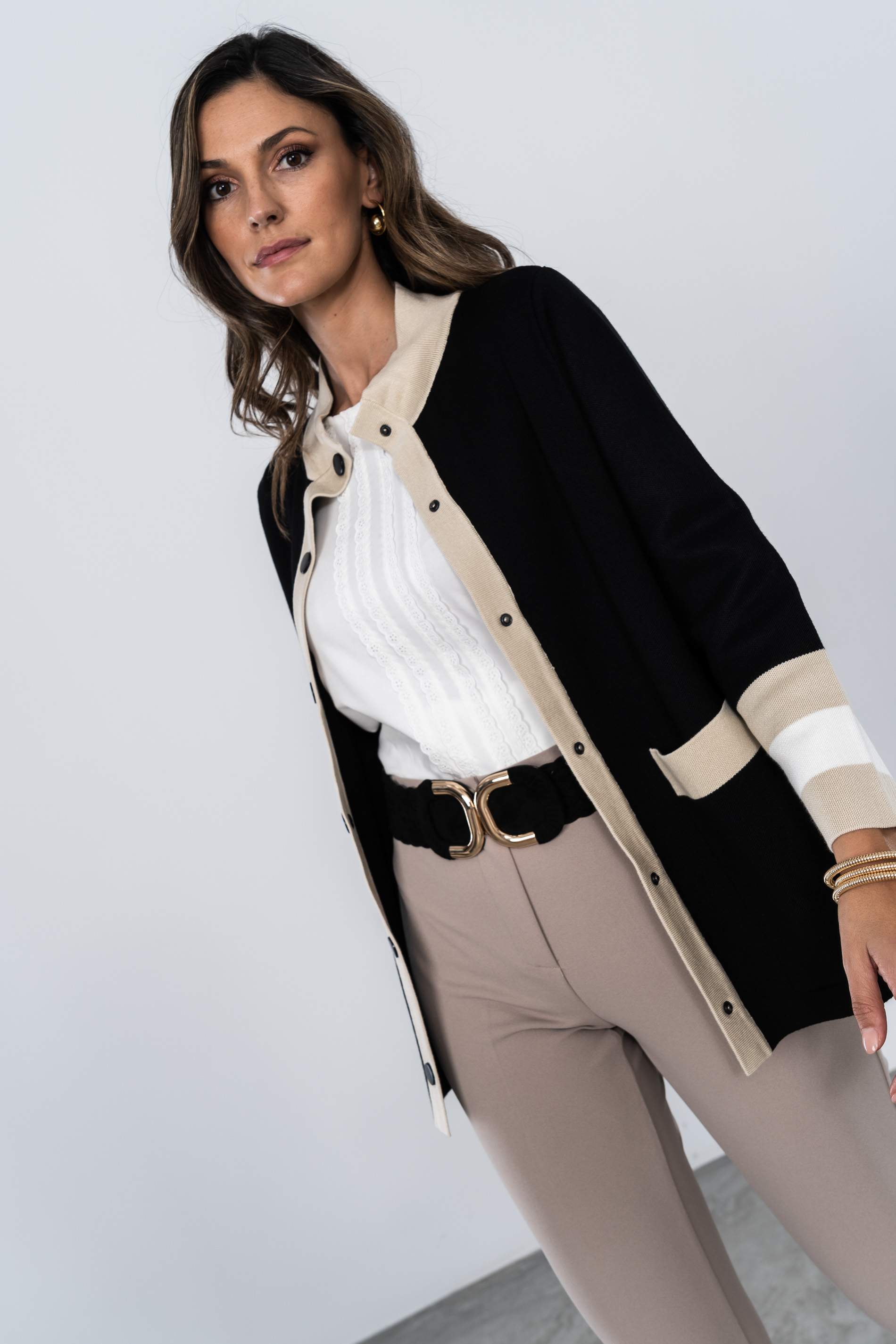 CHAQUETA CORCHETES COMBINADA NEGRO