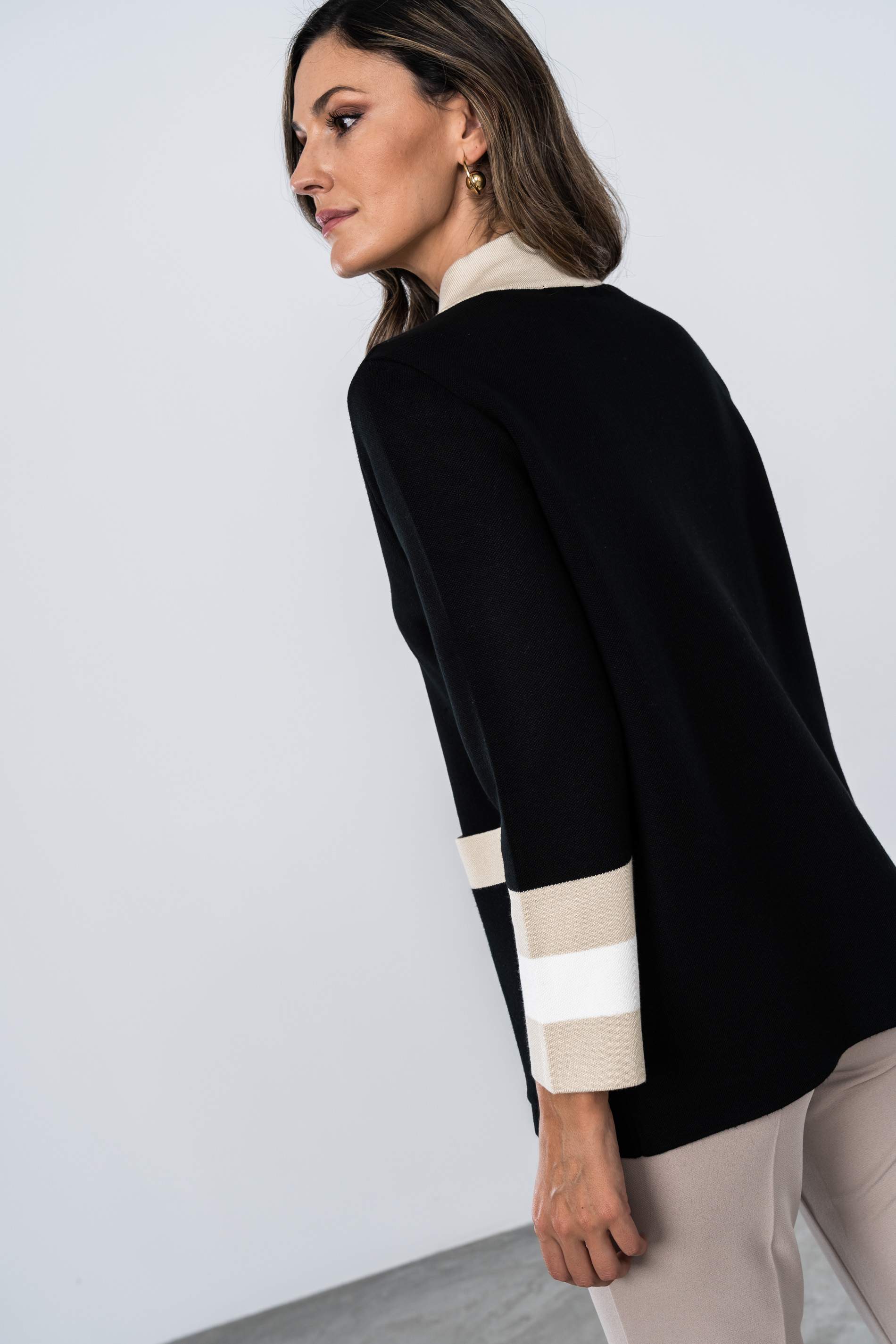 CHAQUETA CORCHETES COMBINADA NEGRO