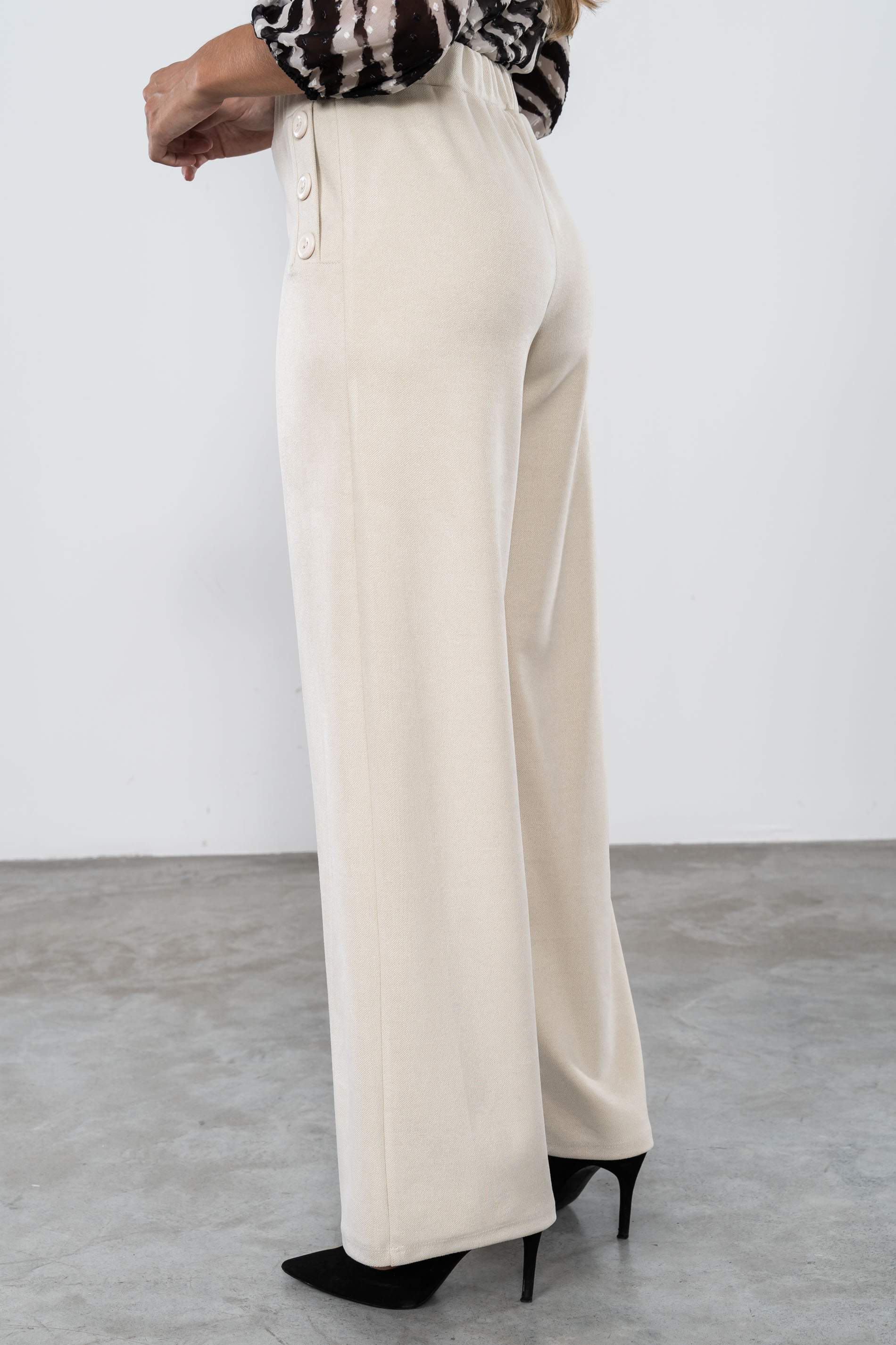PANTALÓN ANCHO BOTONES CRUDO