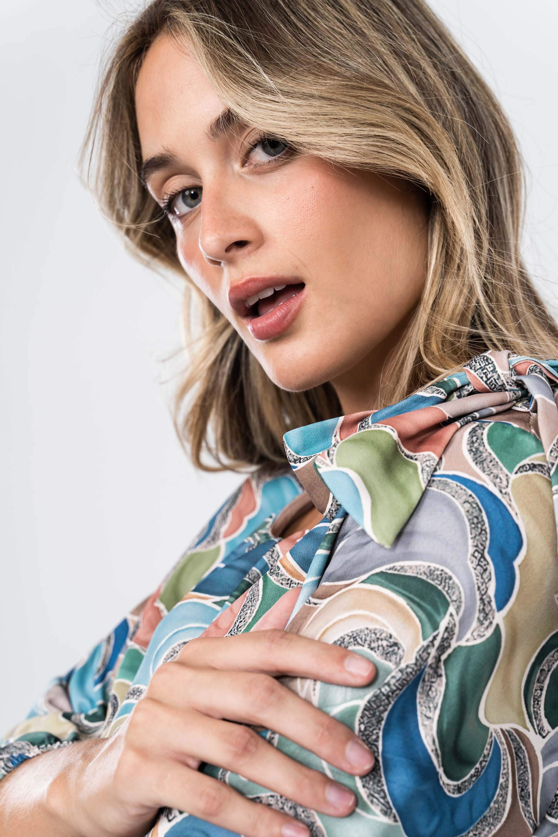 BLUSA ESTAMPADA ABSTRACTO