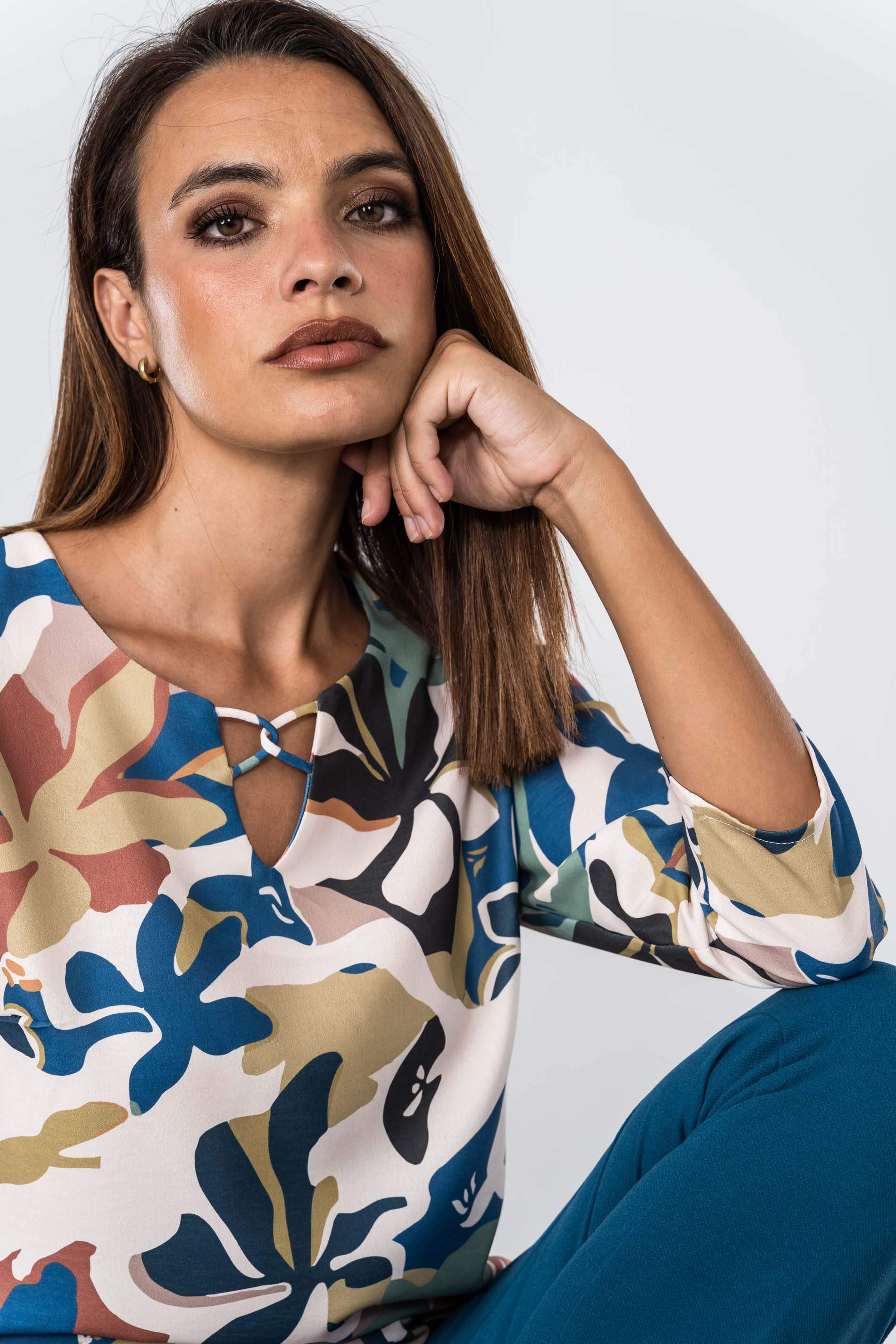 BLUSA ESTAMPADA FLOR AZUL