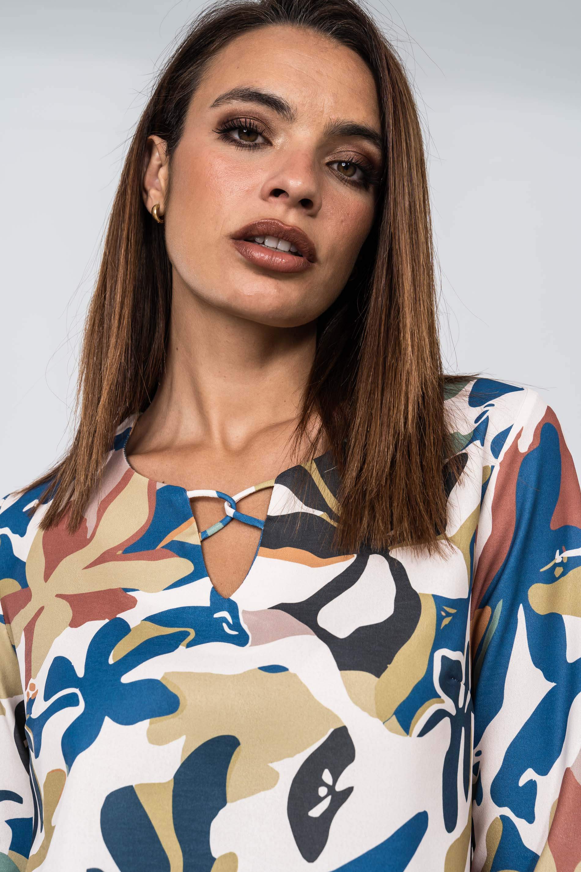 BLUSA ESTAMPADA FLOR AZUL