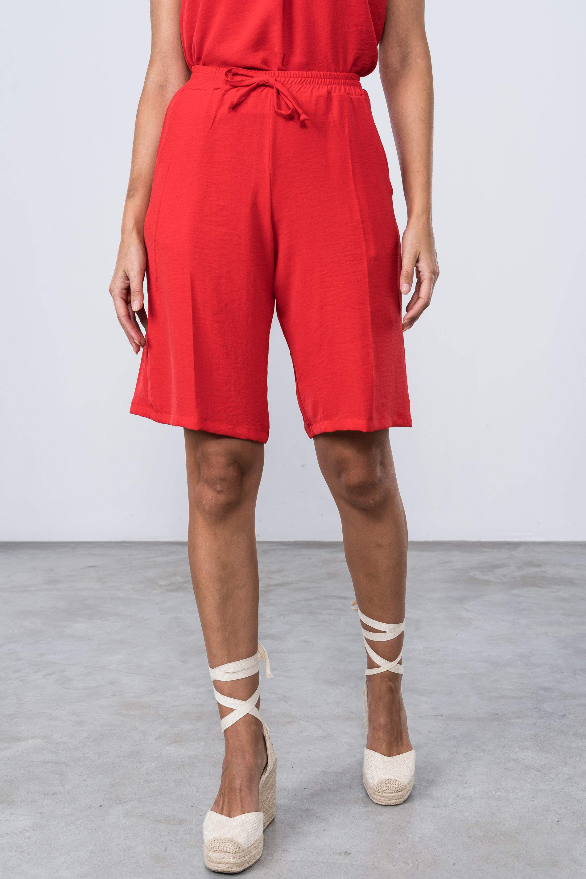 BERMUDA GOMA CINTURA ROJO