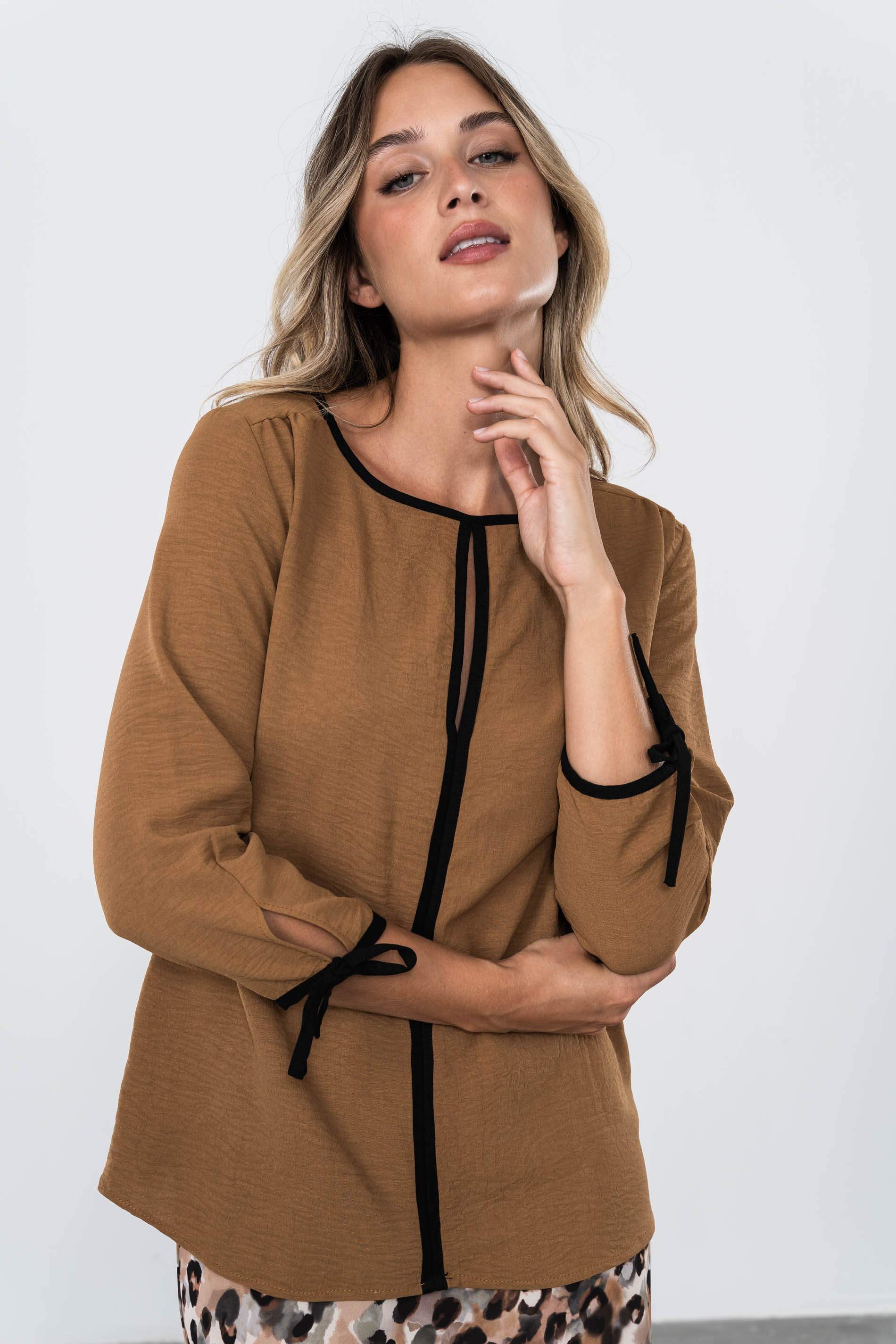 BLUSA VIVOS CONTRASTE CAMEL