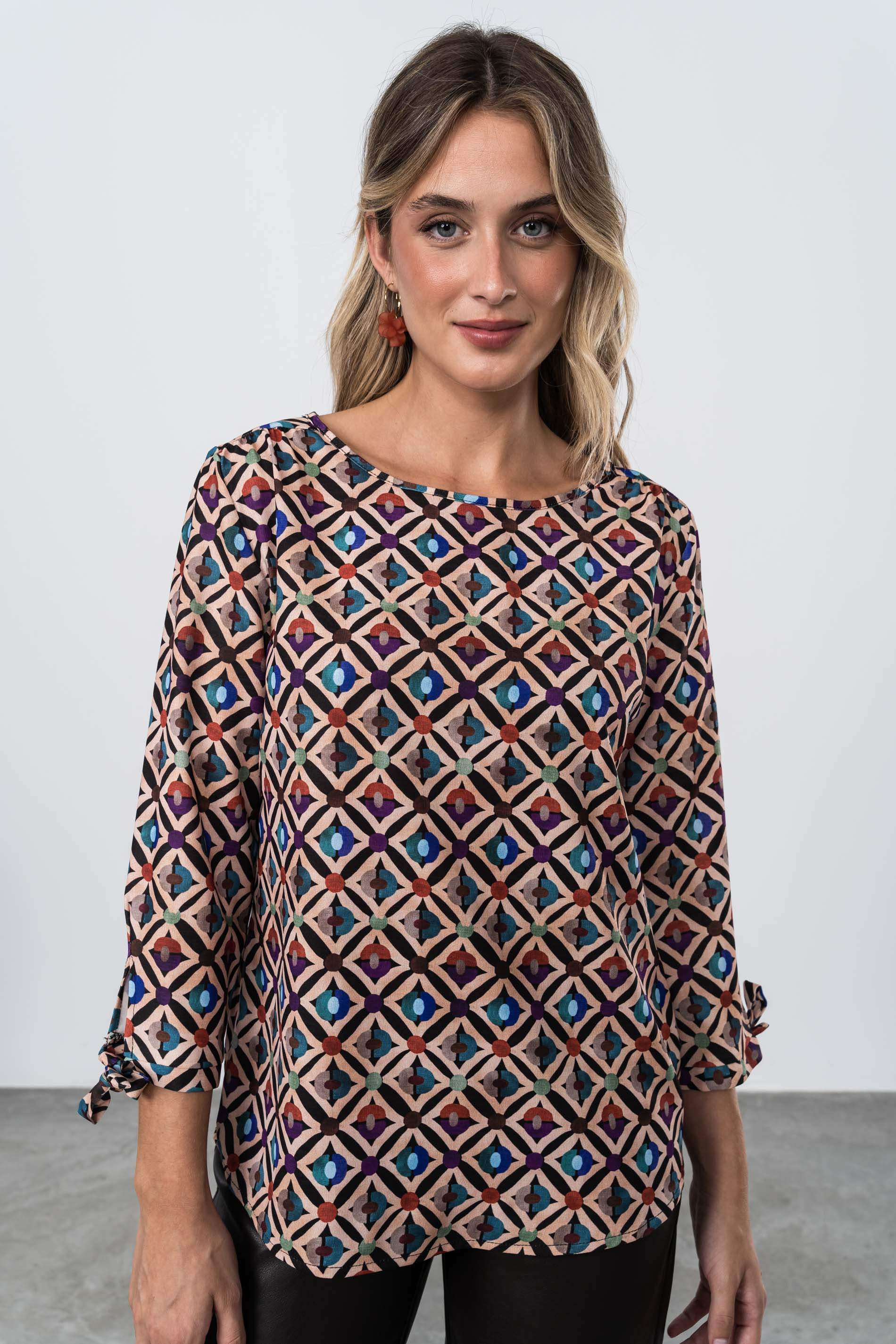 BLUSA ROMBOS LACITOS BEIGE