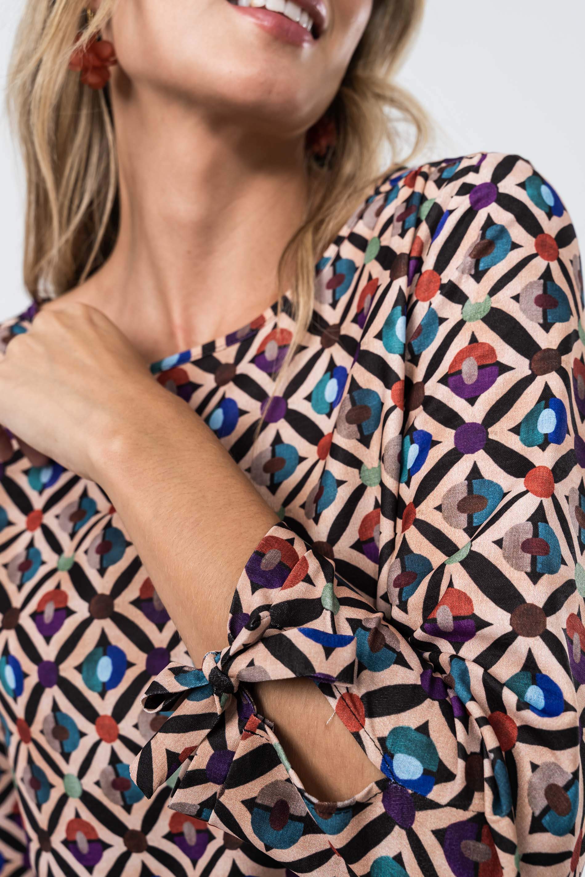 BLUSA ROMBOS LACITOS BEIGE
