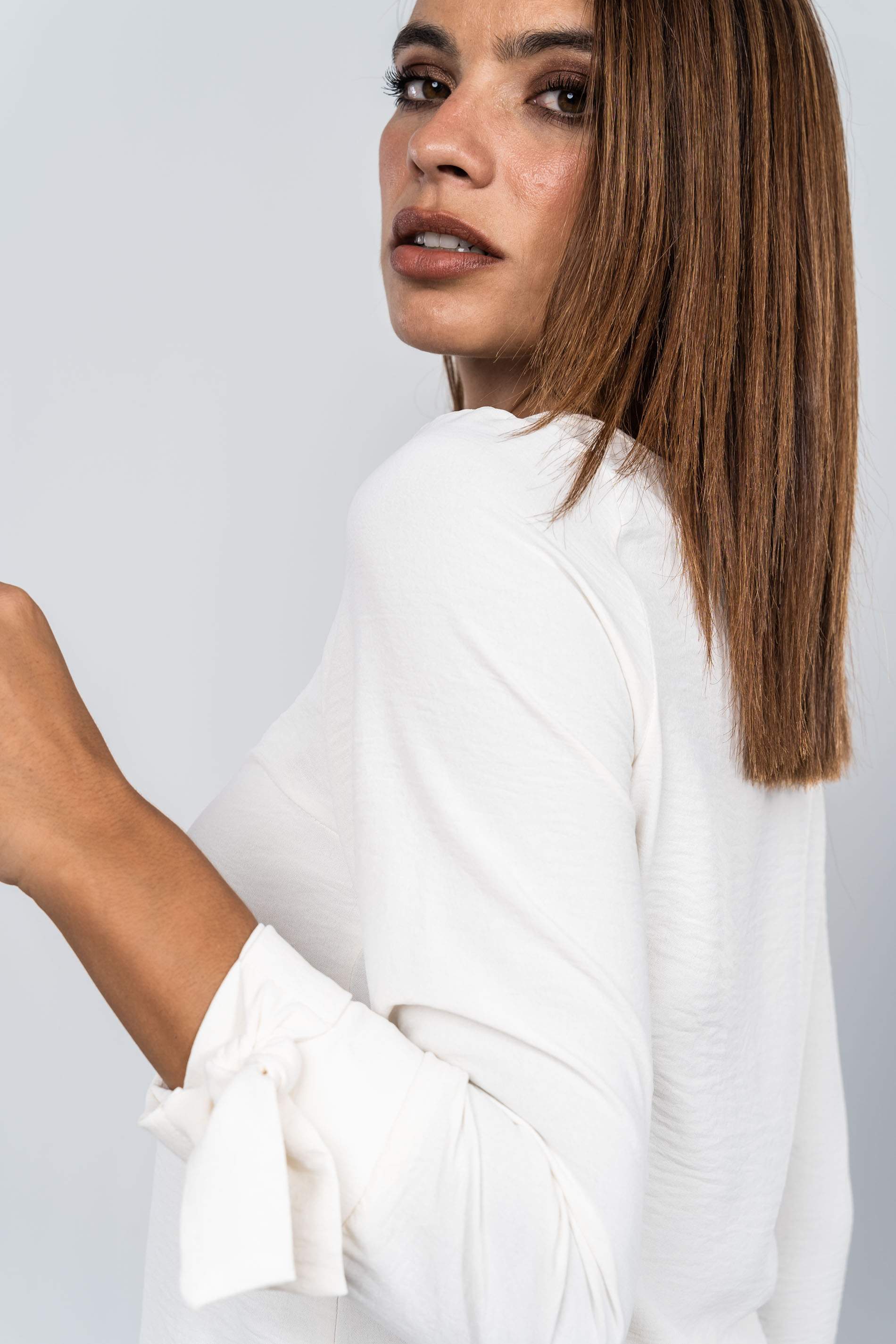 BLUSA PUÑOS LAZADA CRUDO