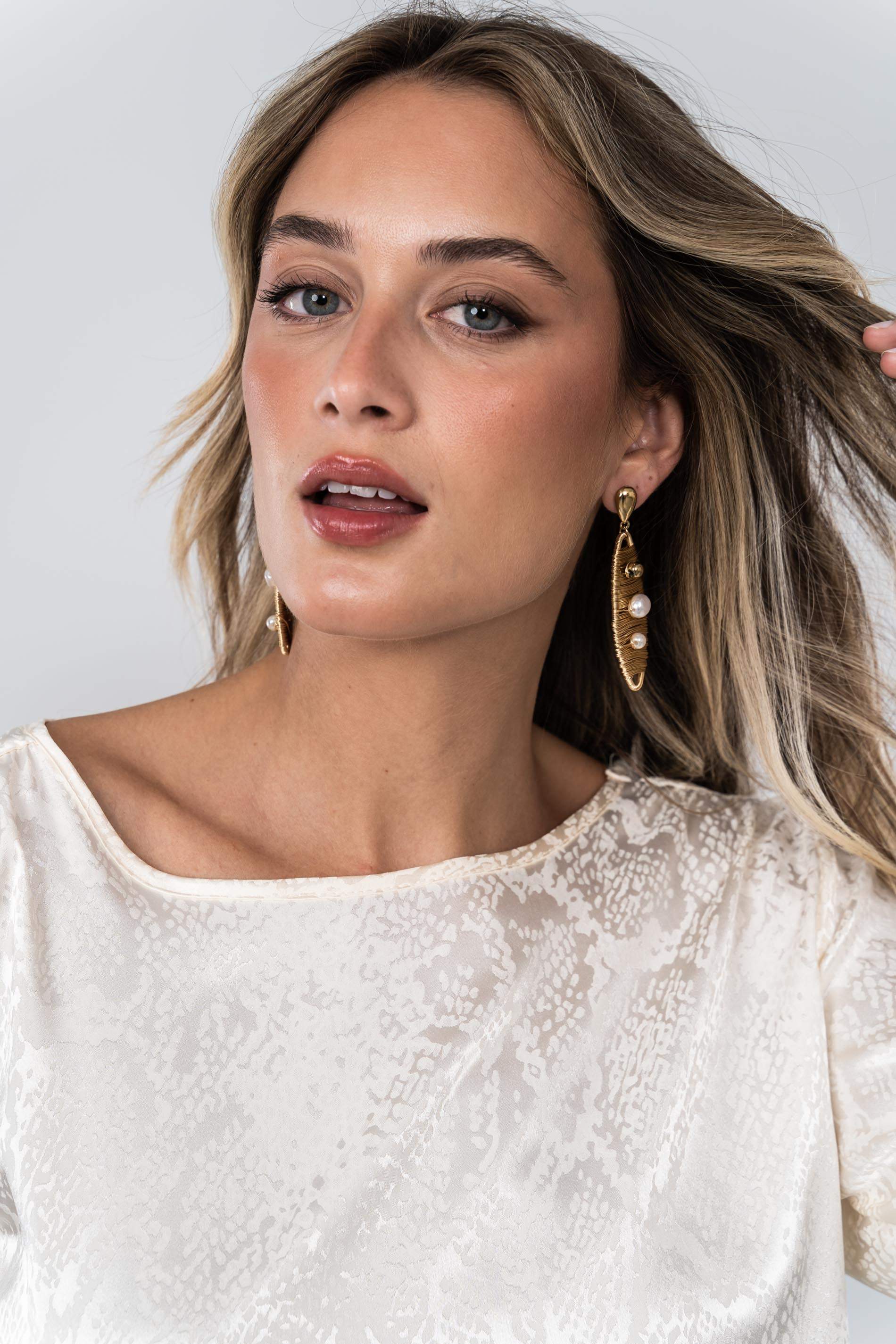 BLUSA SATINADA JACQUARD CRUDO