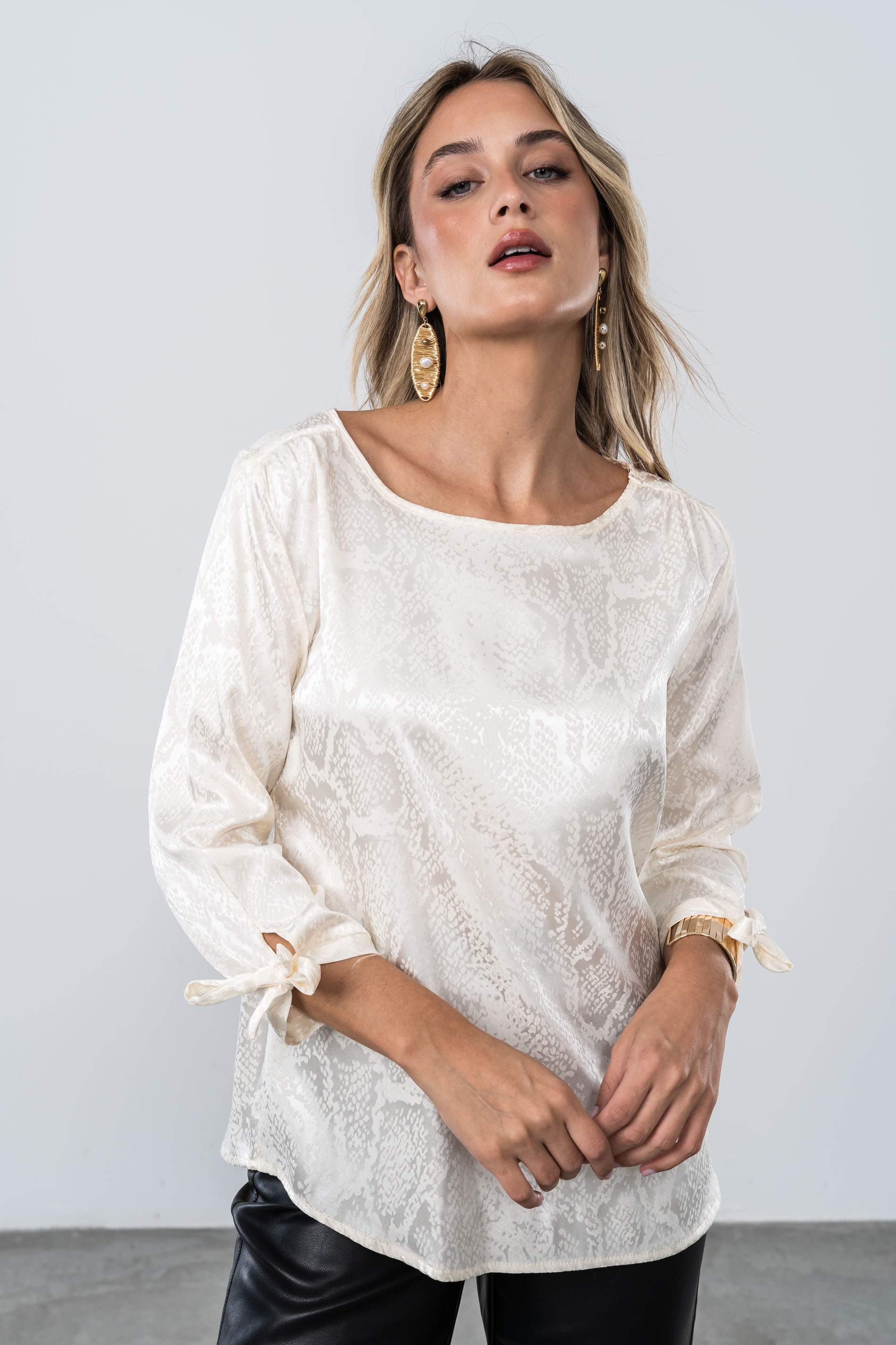 BLUSA SATINADA JACQUARD CRUDO