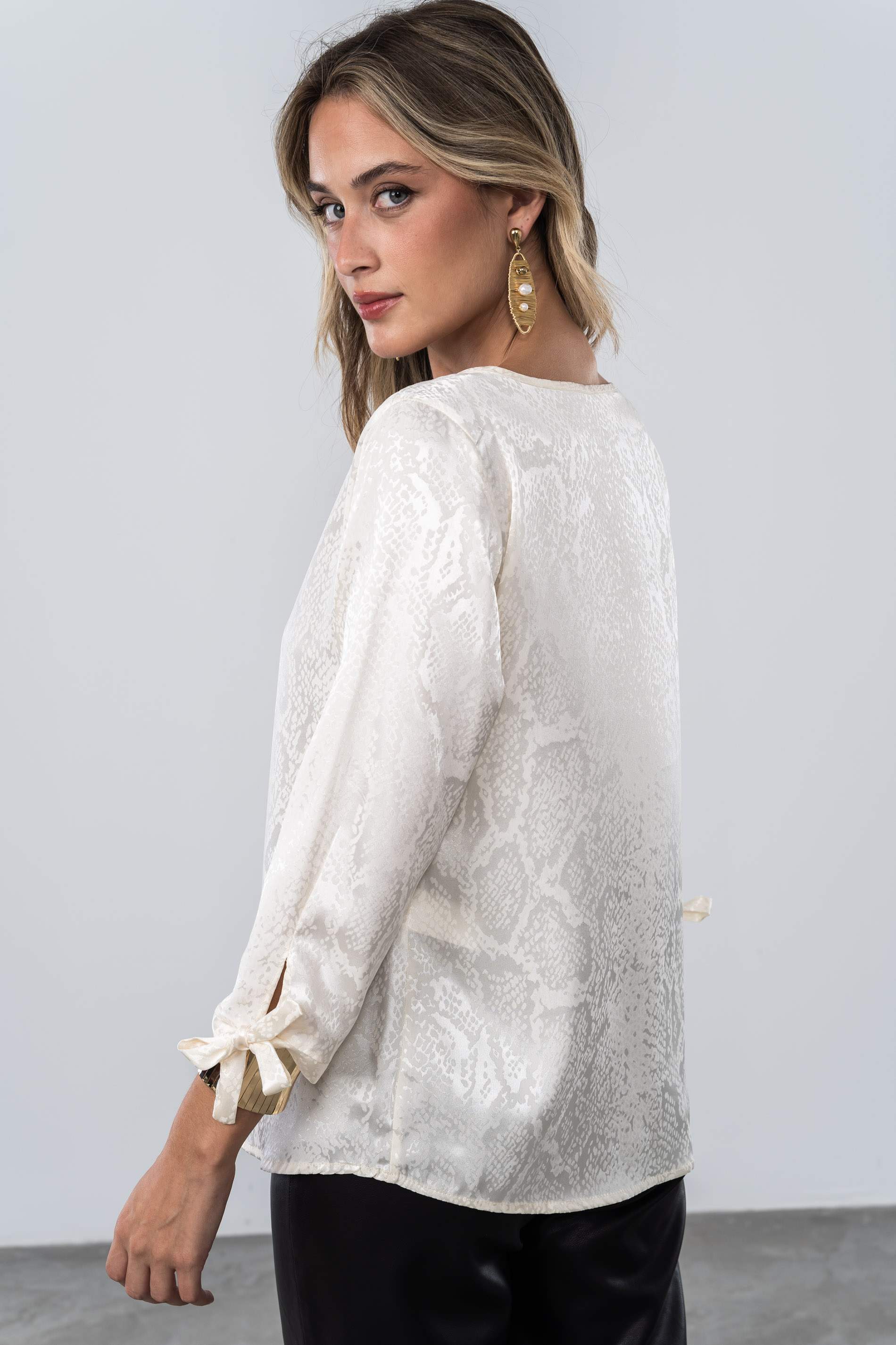 BLUSA SATINADA JACQUARD CRUDO