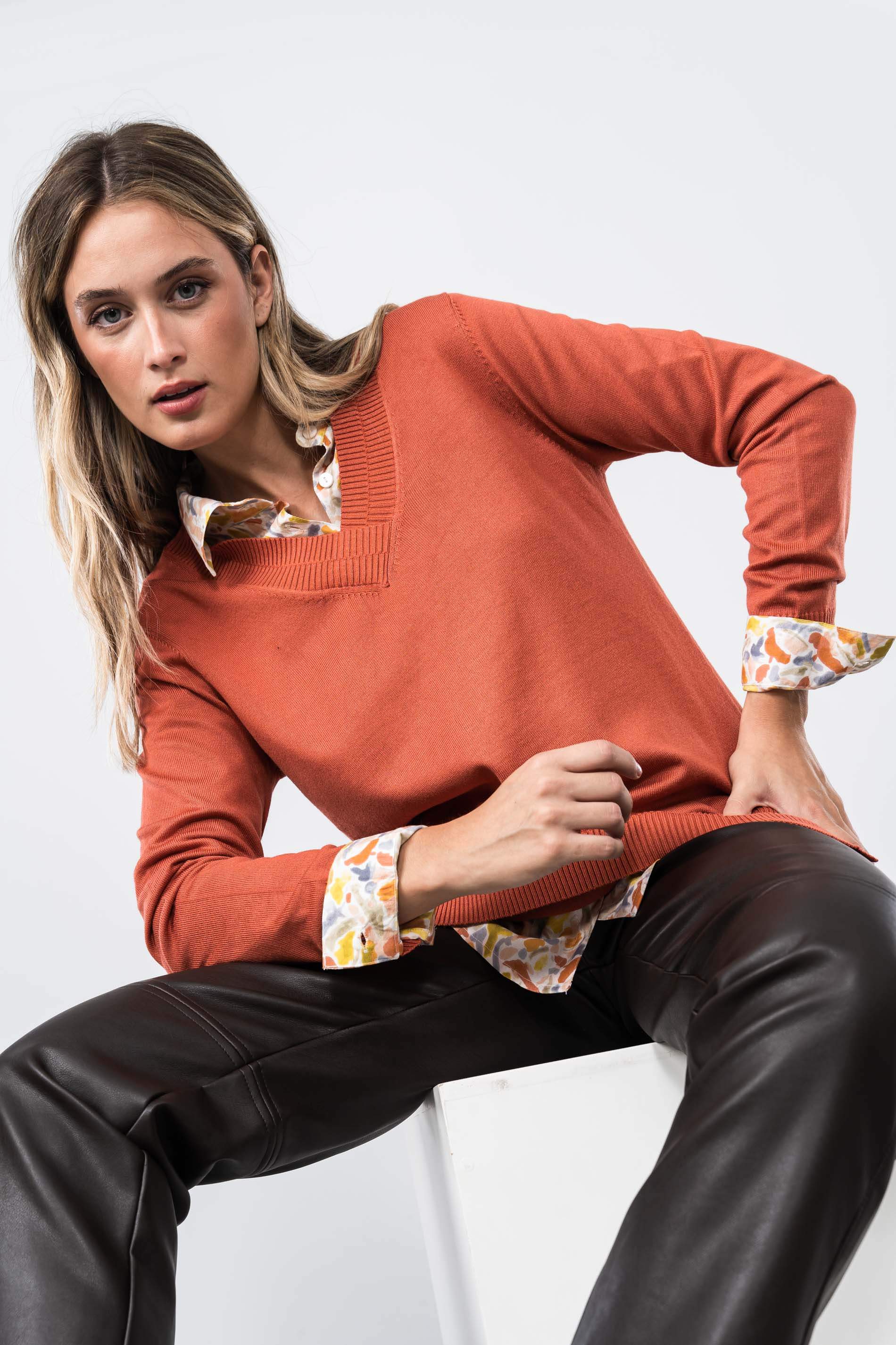 JERSEY CUELLO PICO DETALLE CALDERA