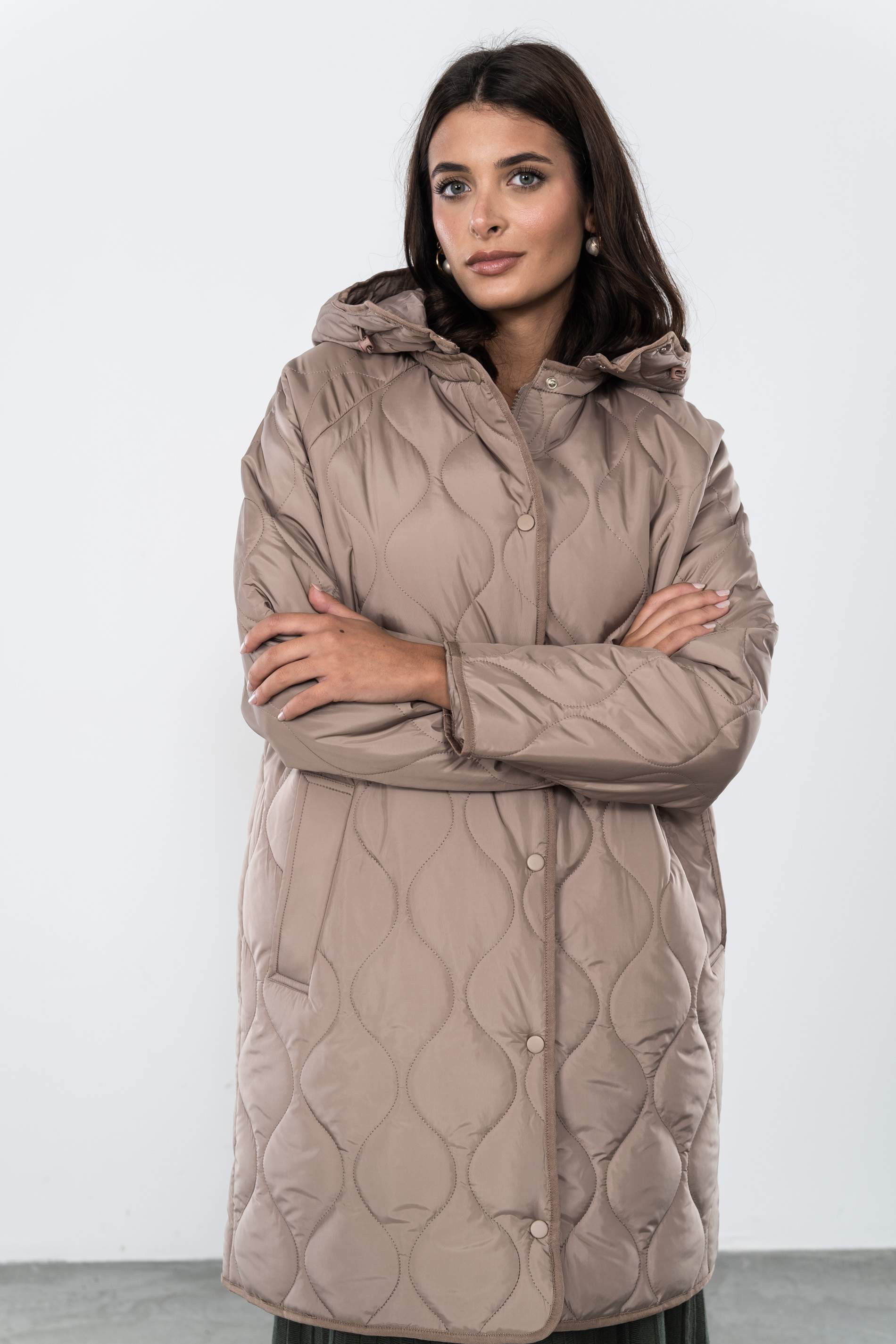 PARKA LARGA PESPUNTES ONDAS TAUPE