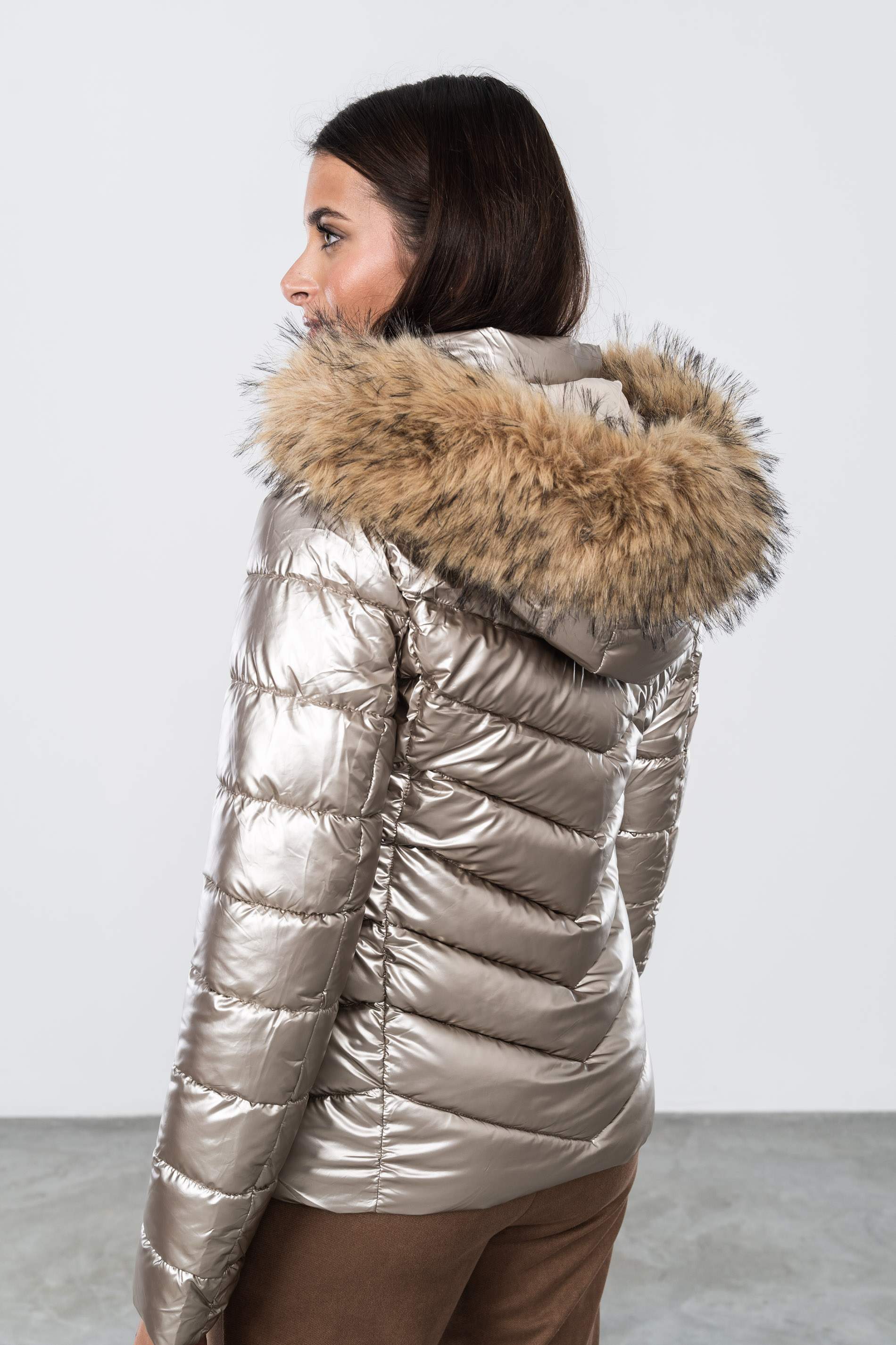 PARKA METALIZADA CAPUCHA PELO CHAMPANGE