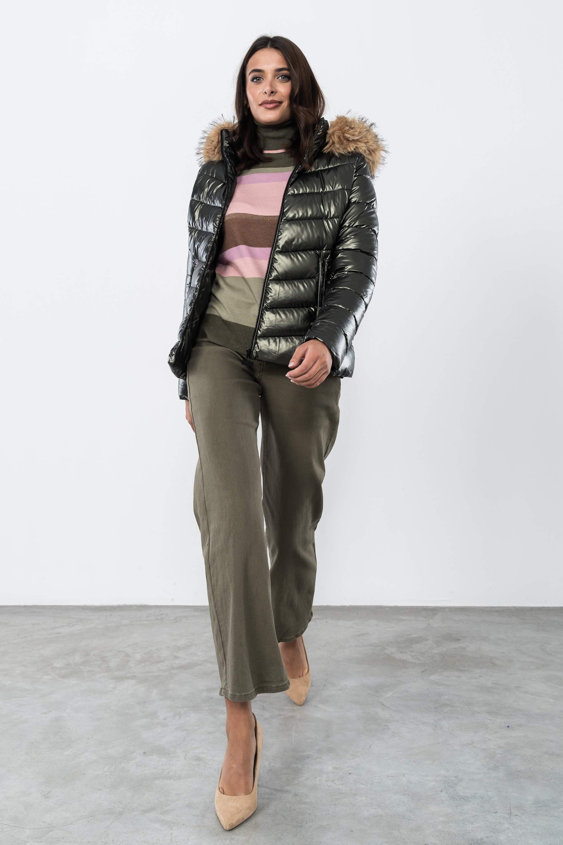 PARKA METALIZADA CAPUCHA PELO KAKI