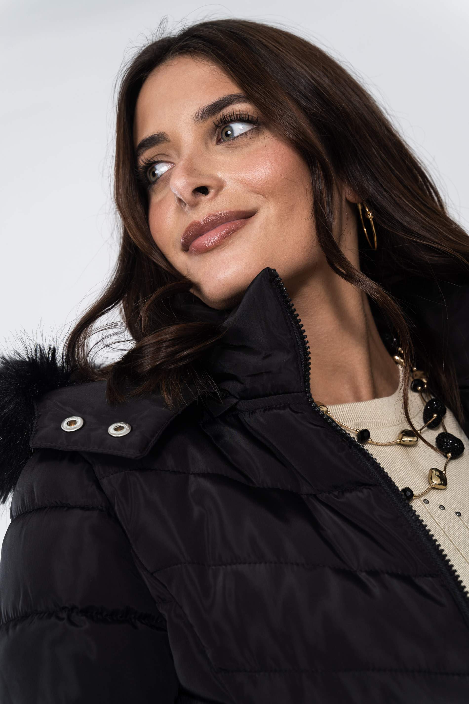 PARKA CAPUCHA PELO NEGRO