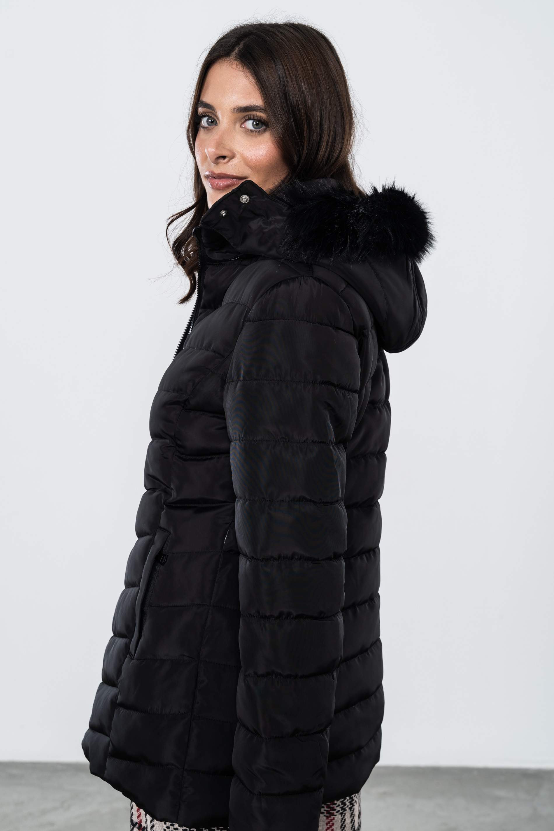 PARKA CAPUCHA PELO NEGRO