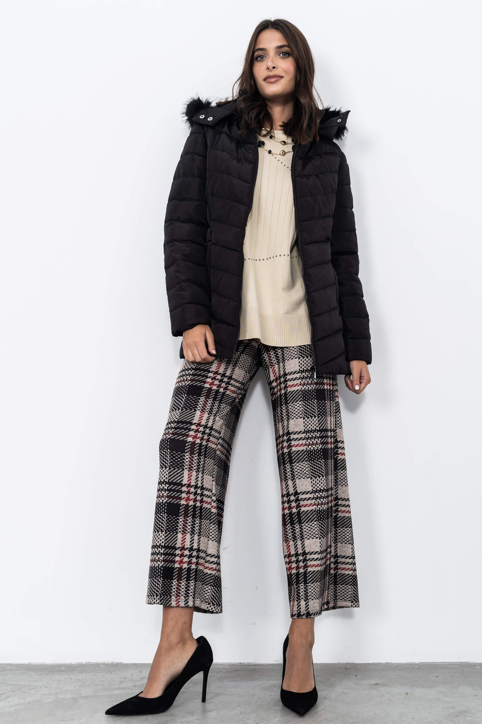 PARKA CAPUCHA PELO NEGRO