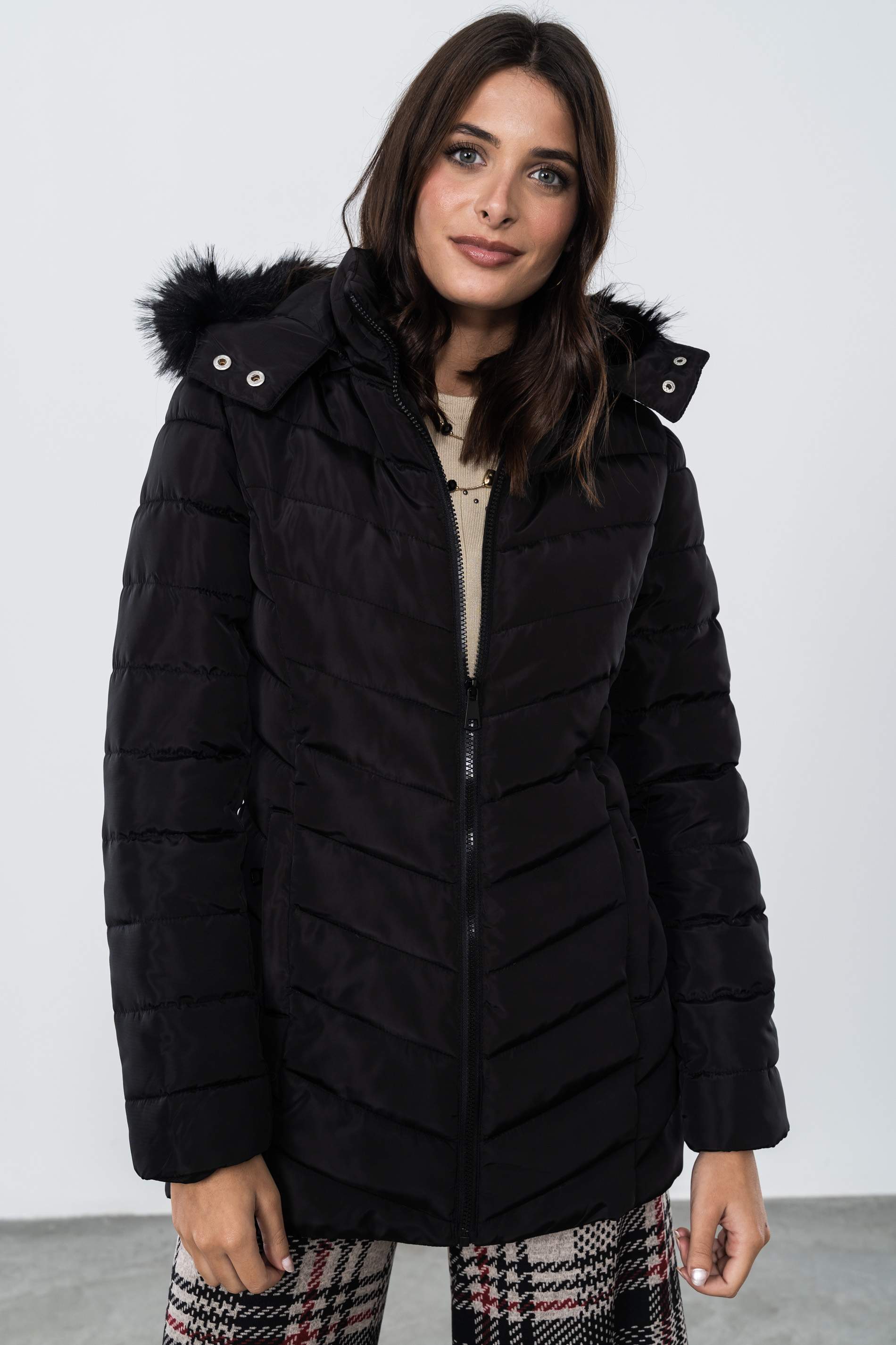 PARKA CAPUCHA PELO NEGRO