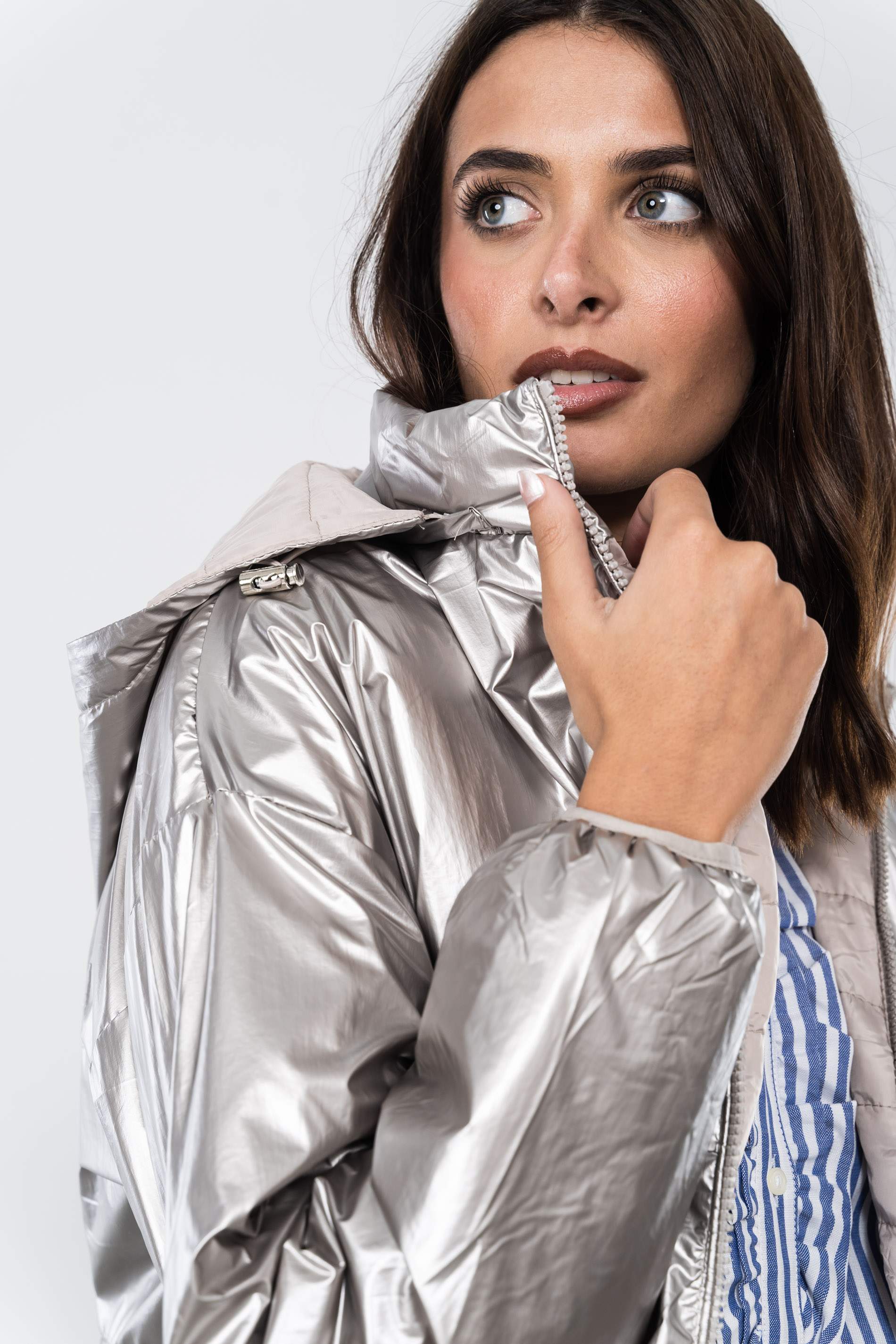 PARKA LIGERA METALIZADA PLATA