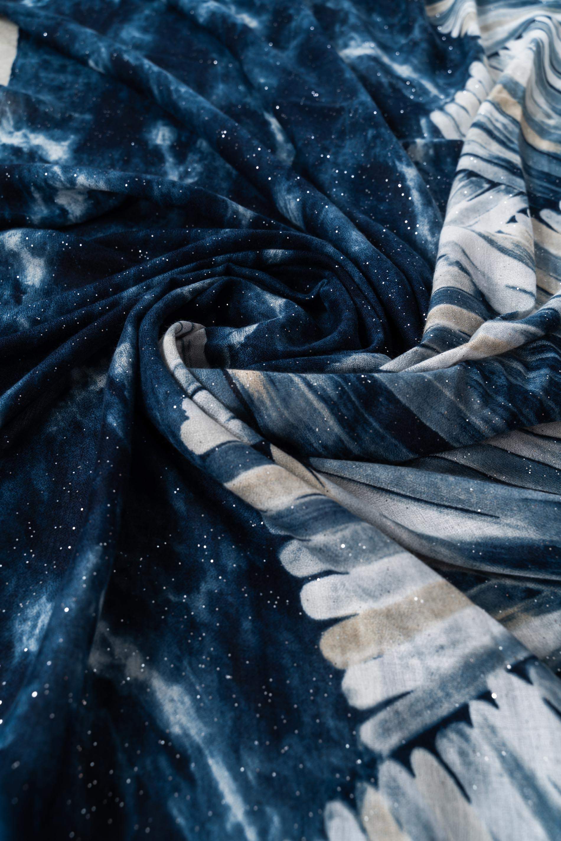 FOULARD TRAZOS DETALLE ORO
