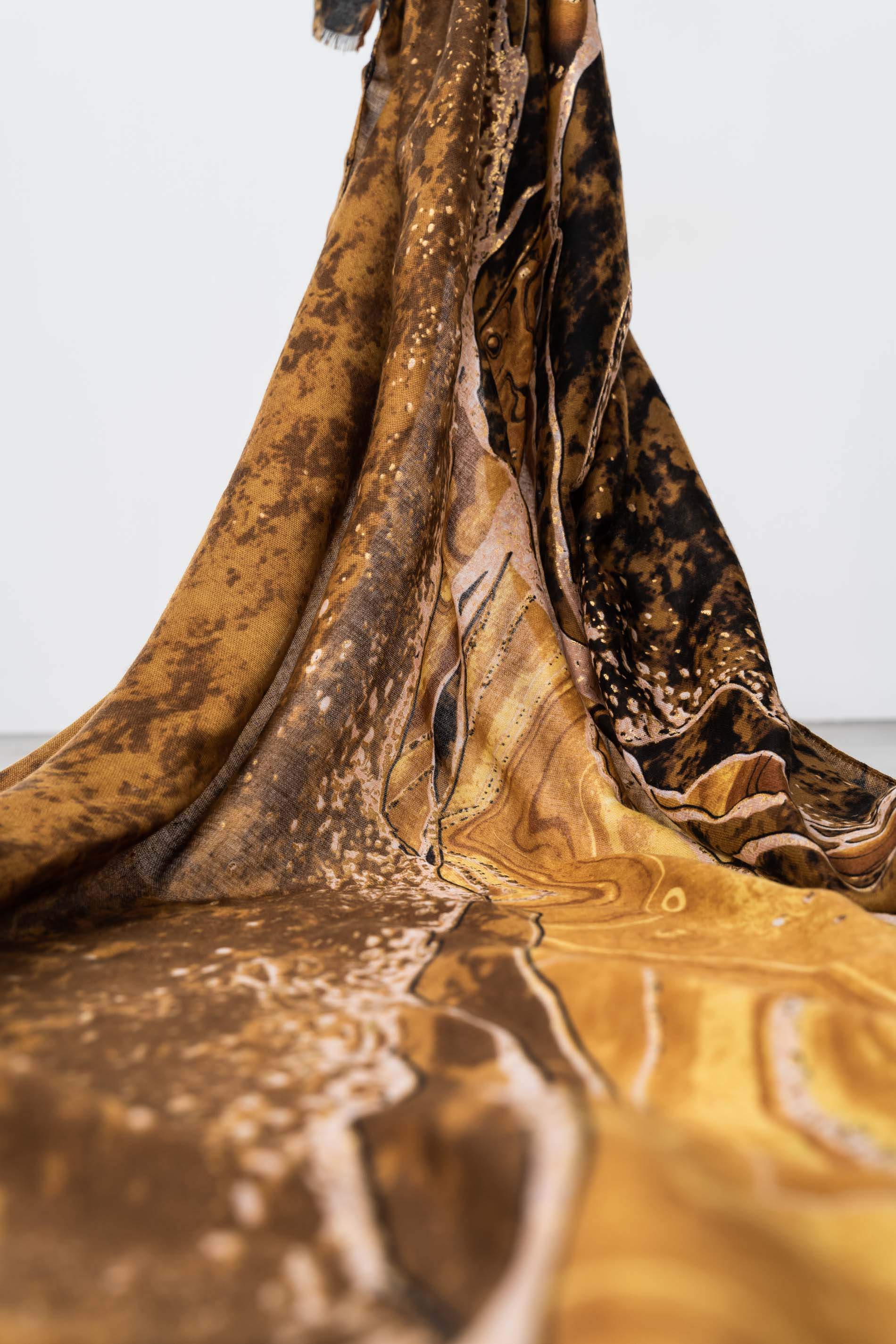 FOULARD OCRE PINCELADAS ORO