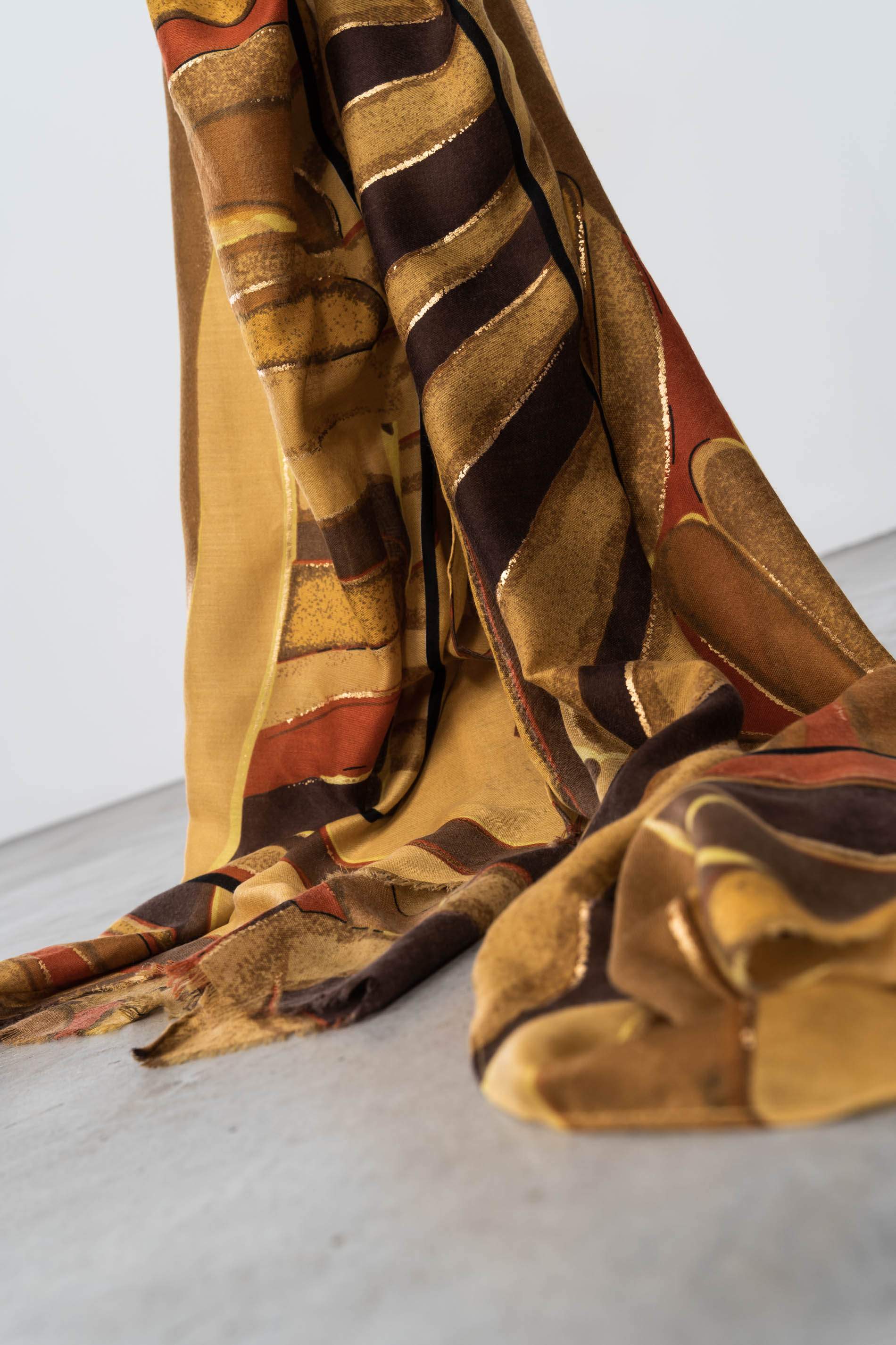 FOULARD OCRE TRAZOS ORO