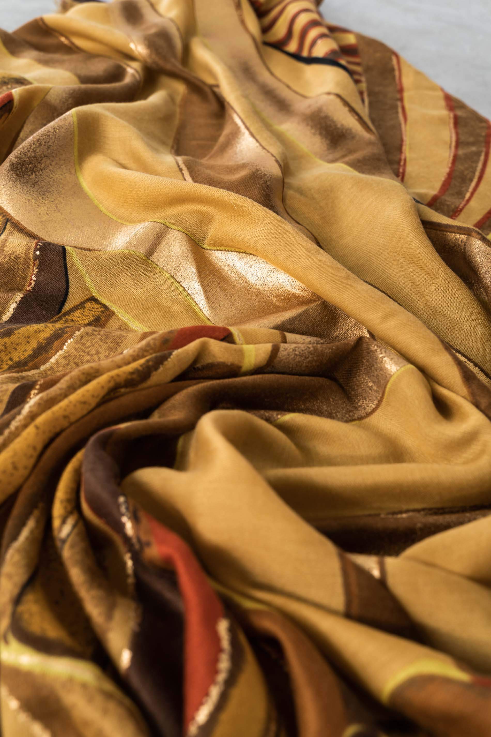 FOULARD OCRE TRAZOS ORO