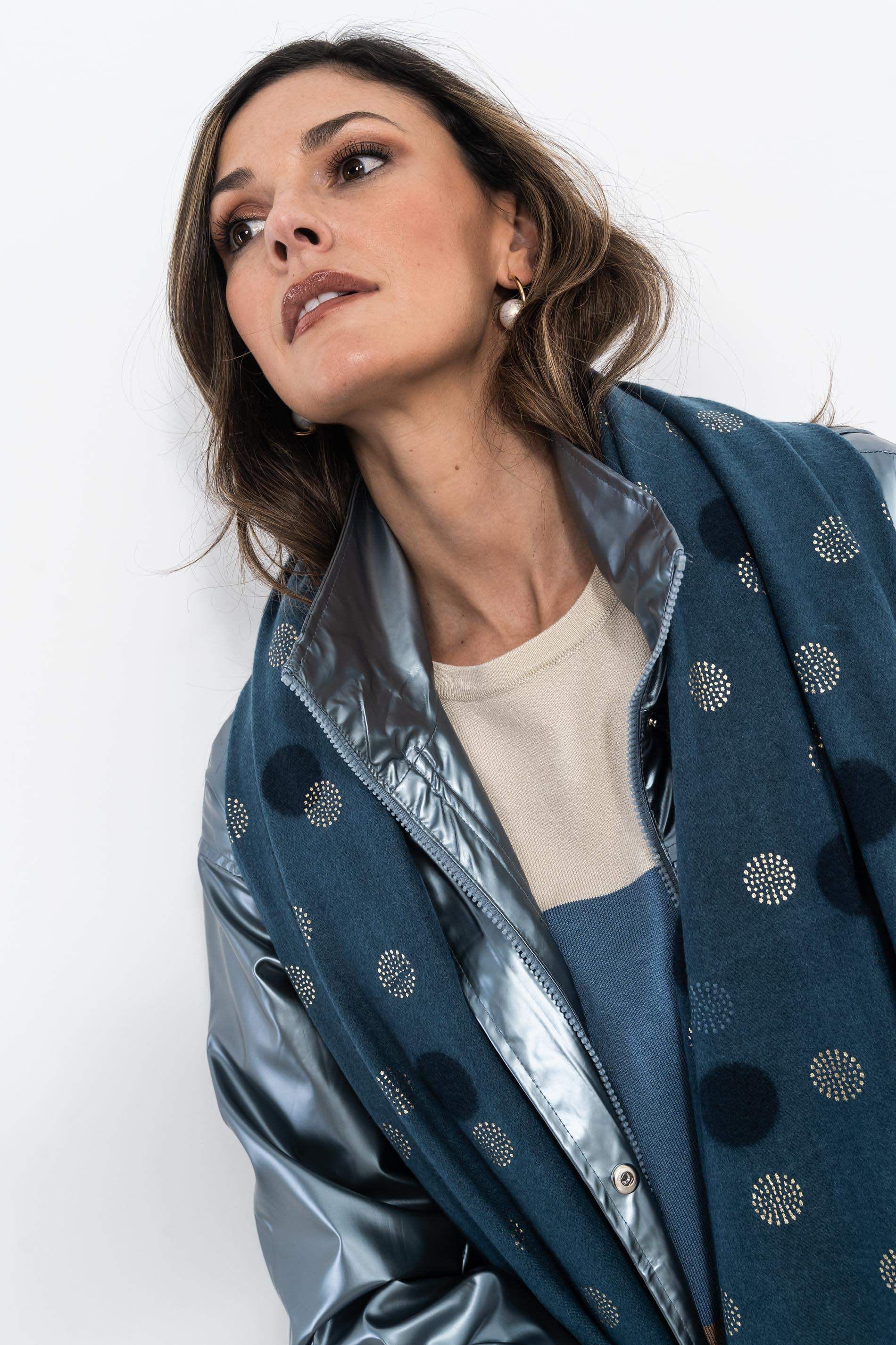ESTOLA TOPOS DETALLE ORO INDIGO