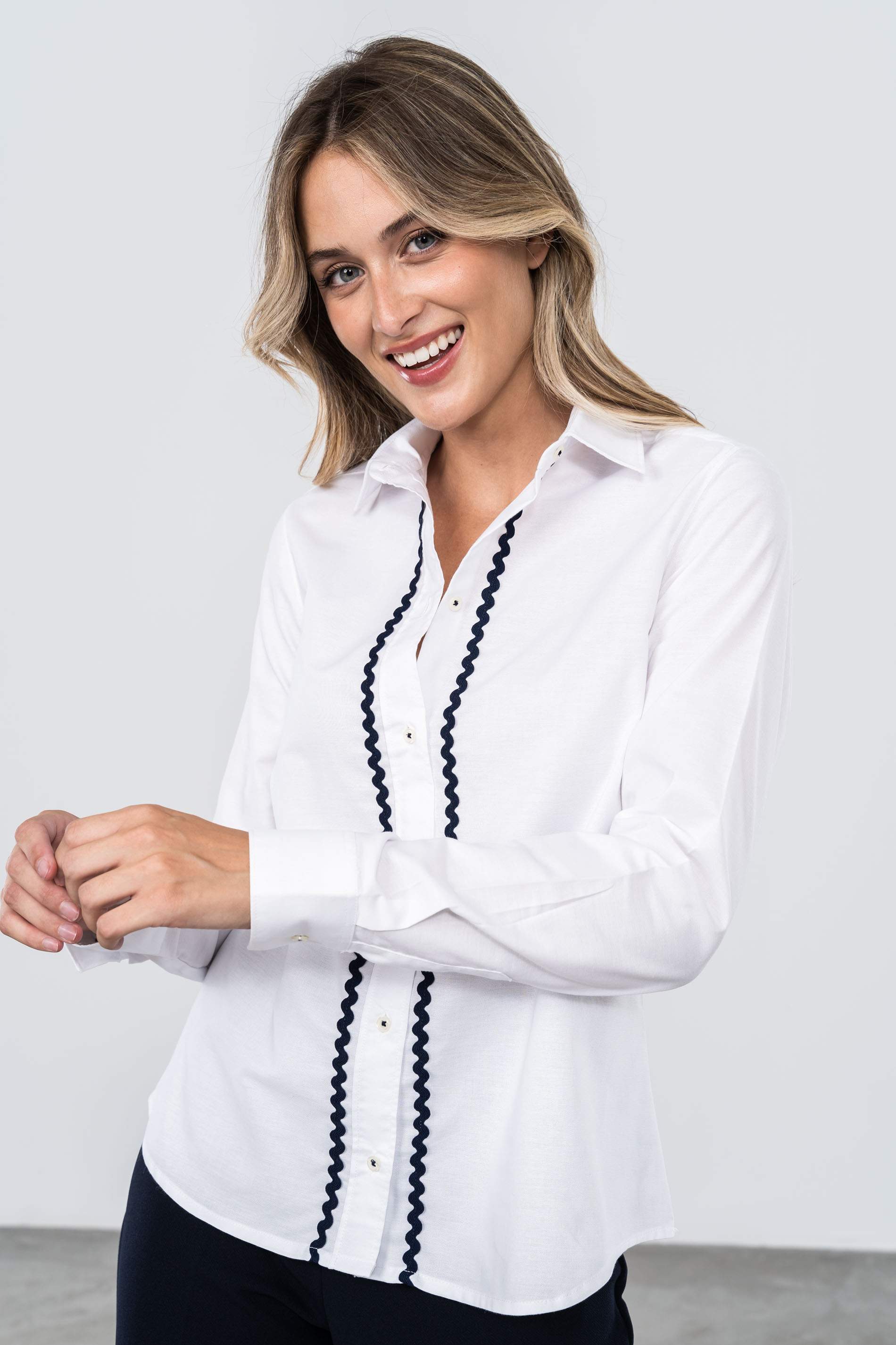 CAMISA DETALLE CONTRASTE BLANCO