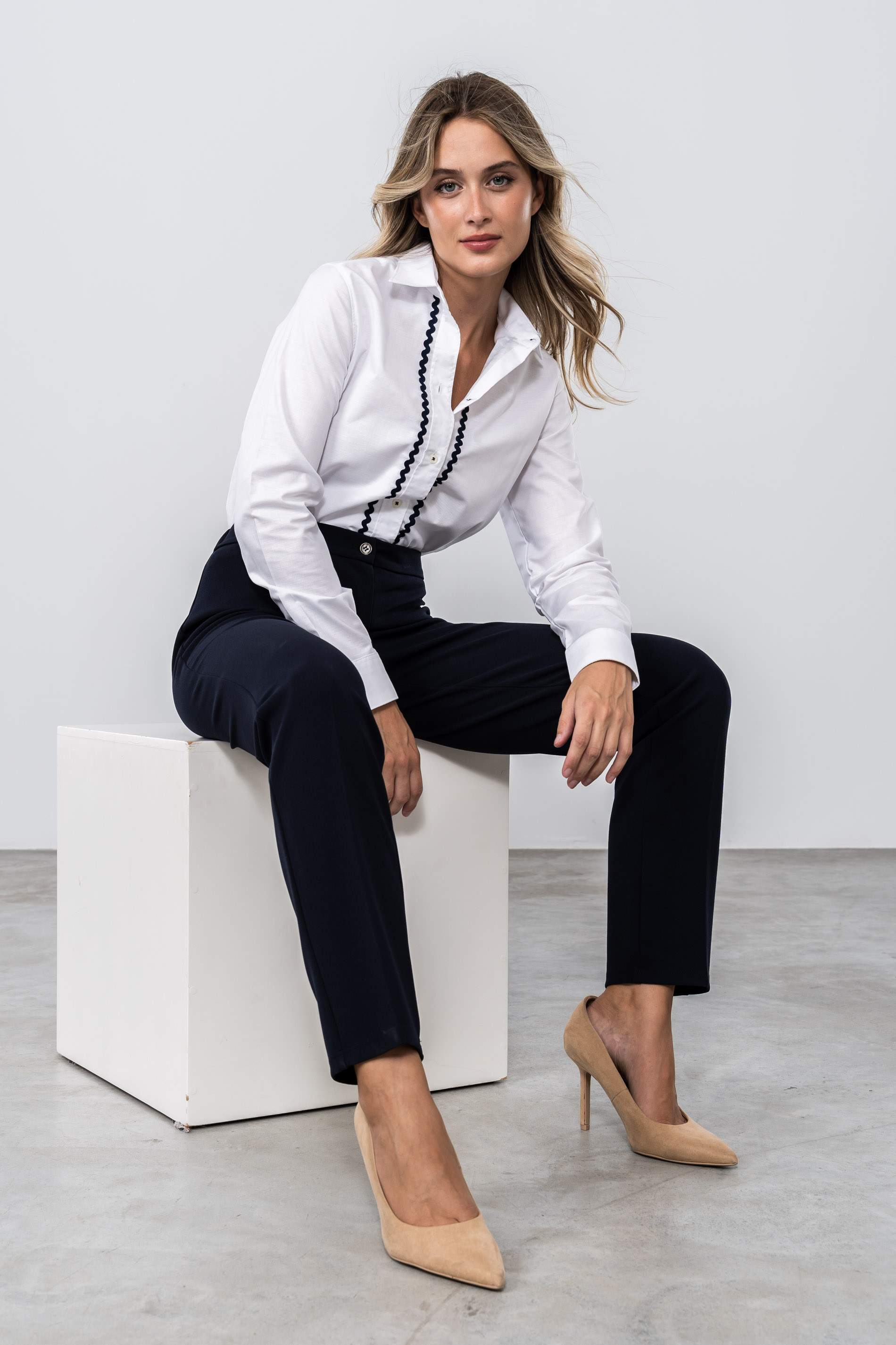 CAMISA DETALLE CONTRASTE BLANCO