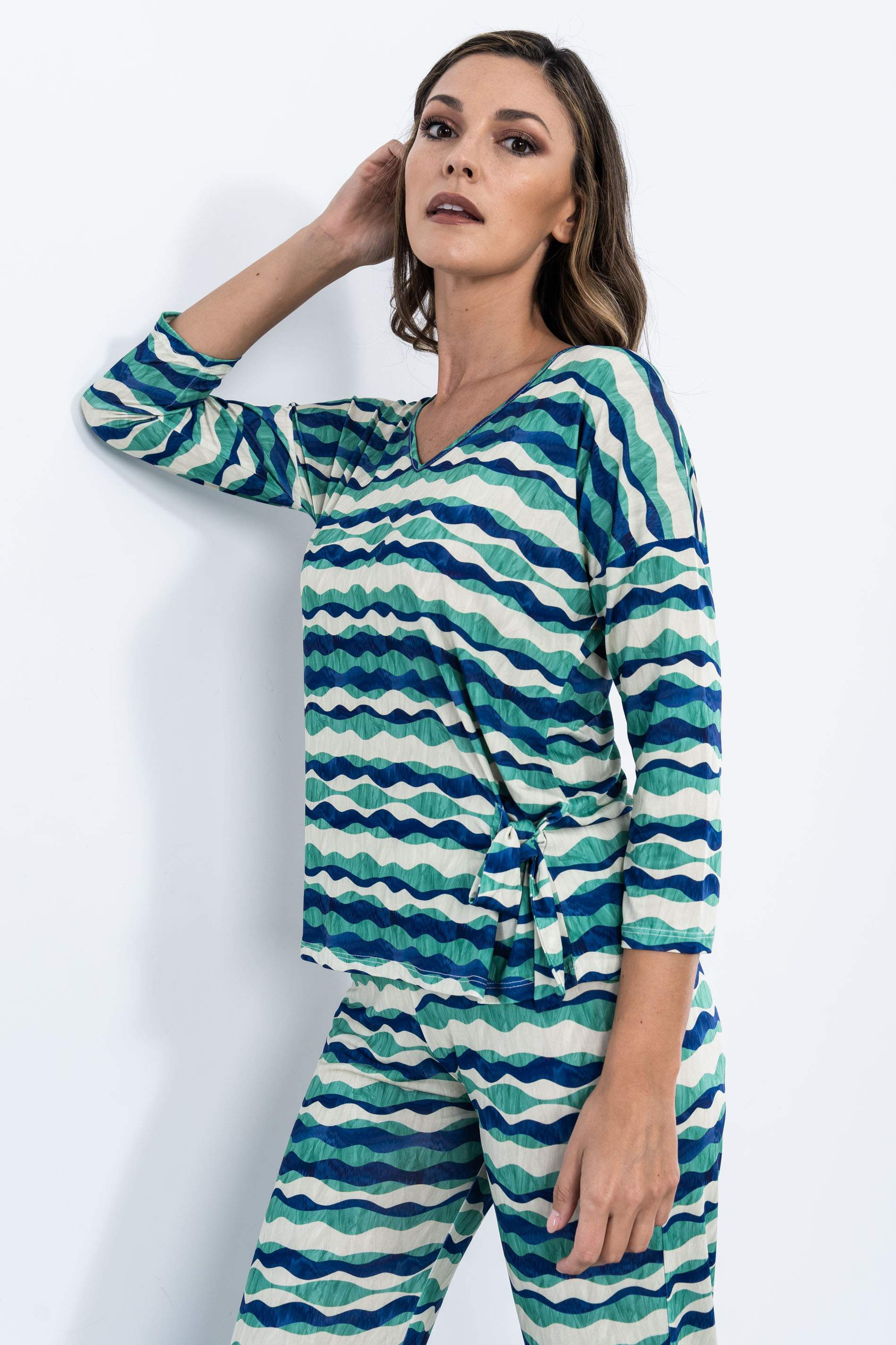 CAMISETA ONDAS DETALLE NUDO M/F