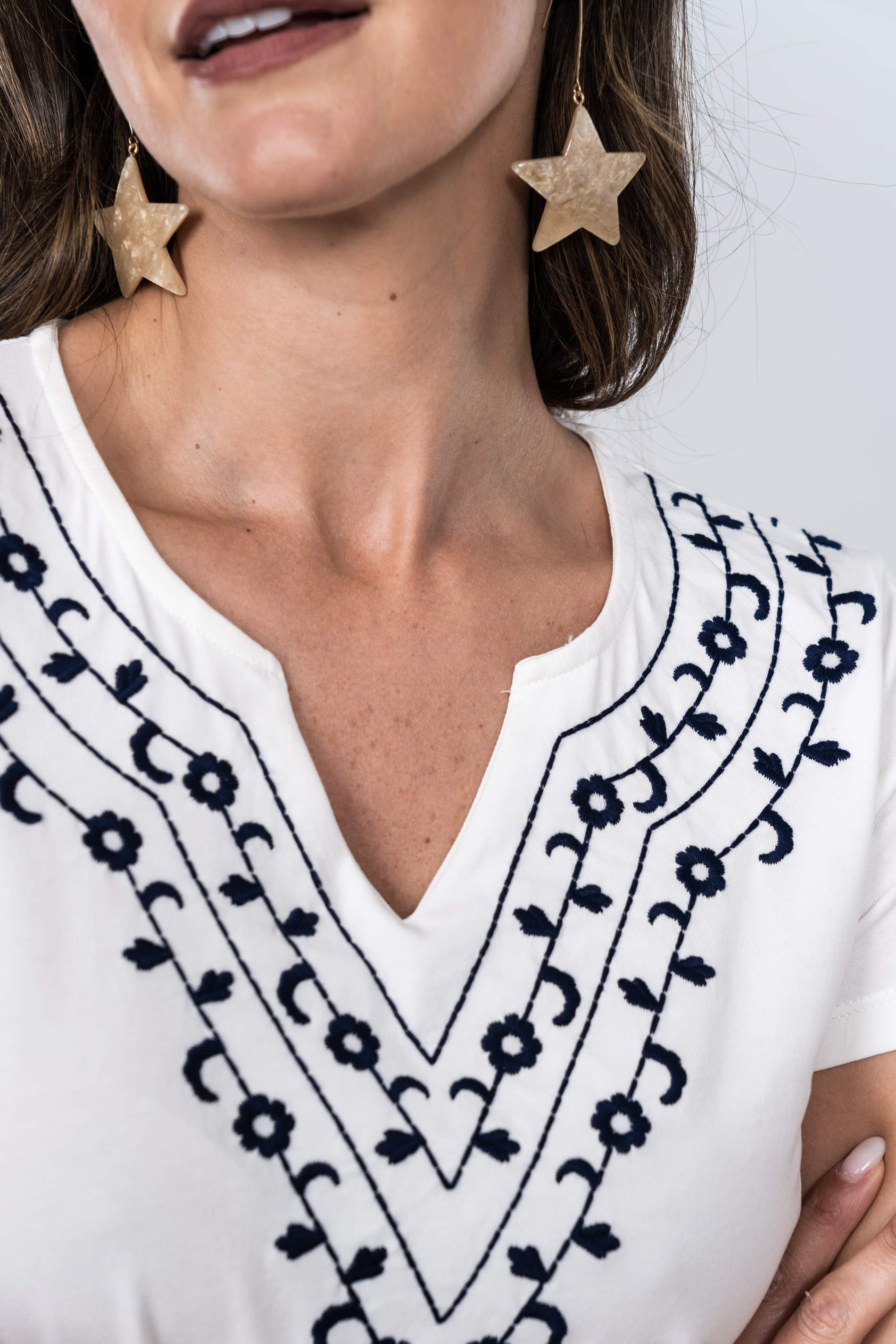 CAMISETA PICO BORDADOS