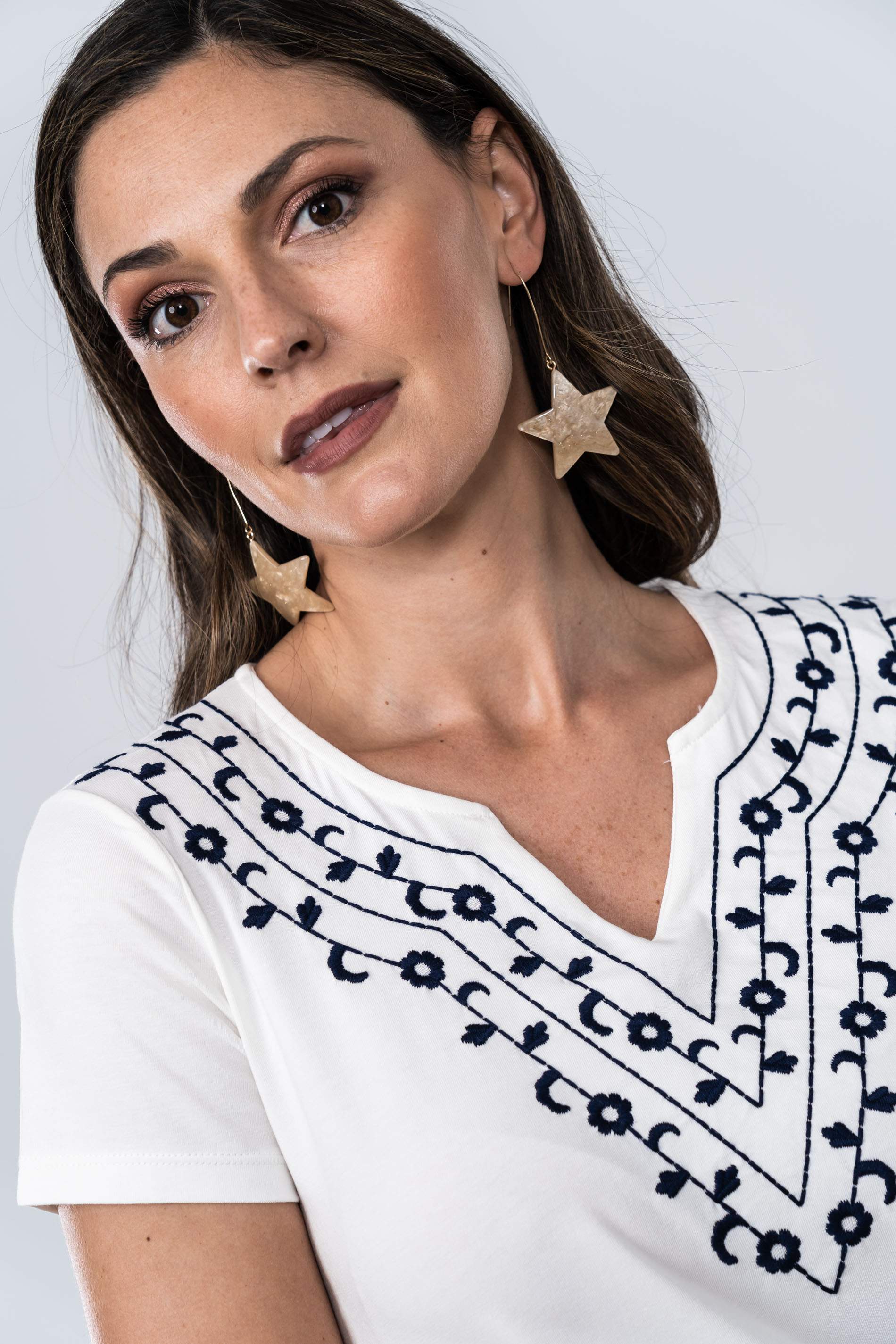 CAMISETA PICO BORDADOS