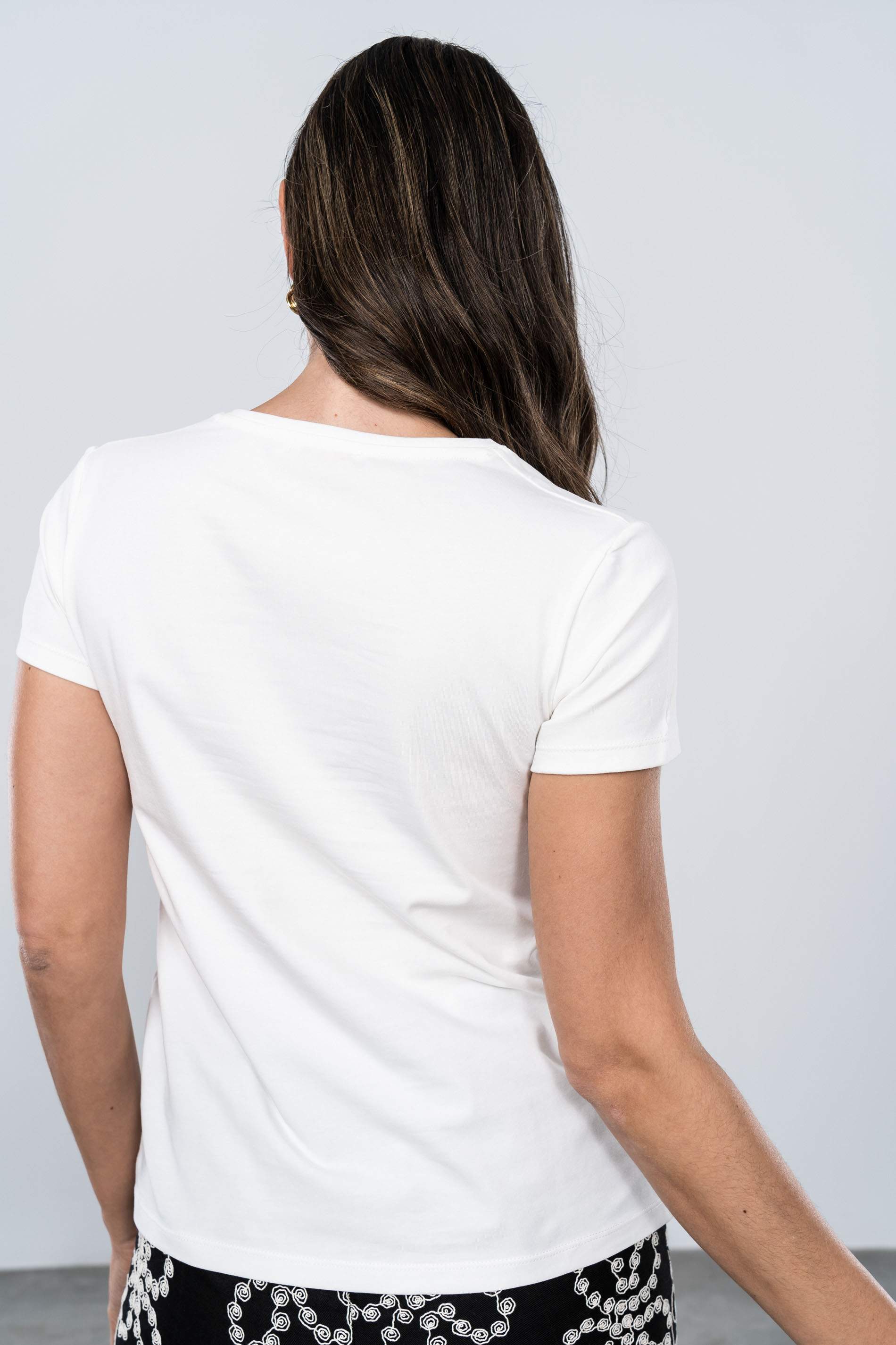 CAMISETA BORDADO CONTRASTE