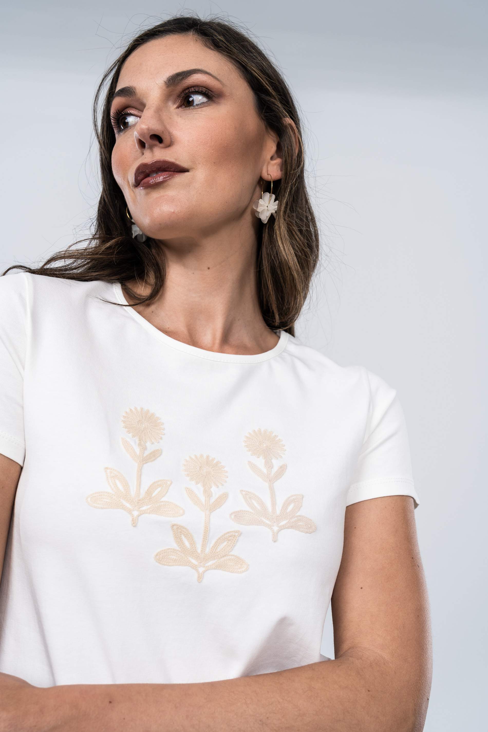 CAMISETA BORDADO CORDÓN CRUDO