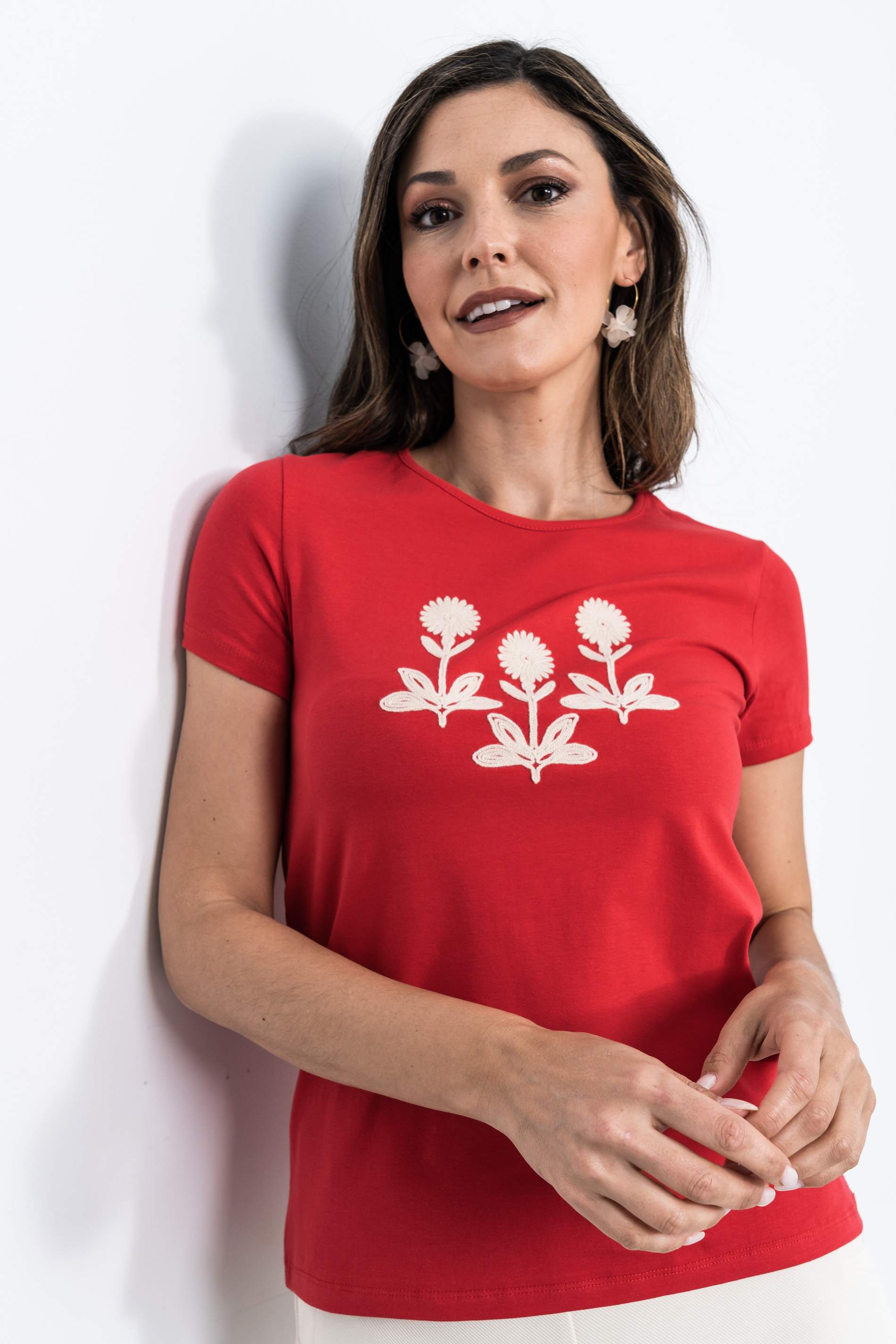 CAMISETA BORDADO CORDÓN ROJO