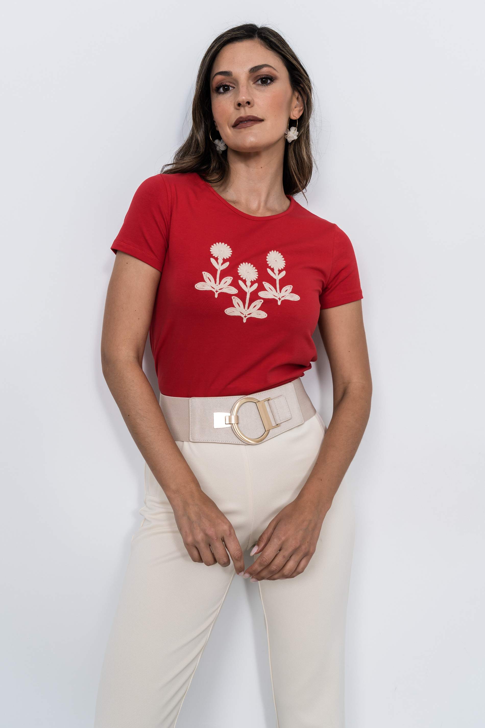 CAMISETA BORDADO CORDÓN ROJO