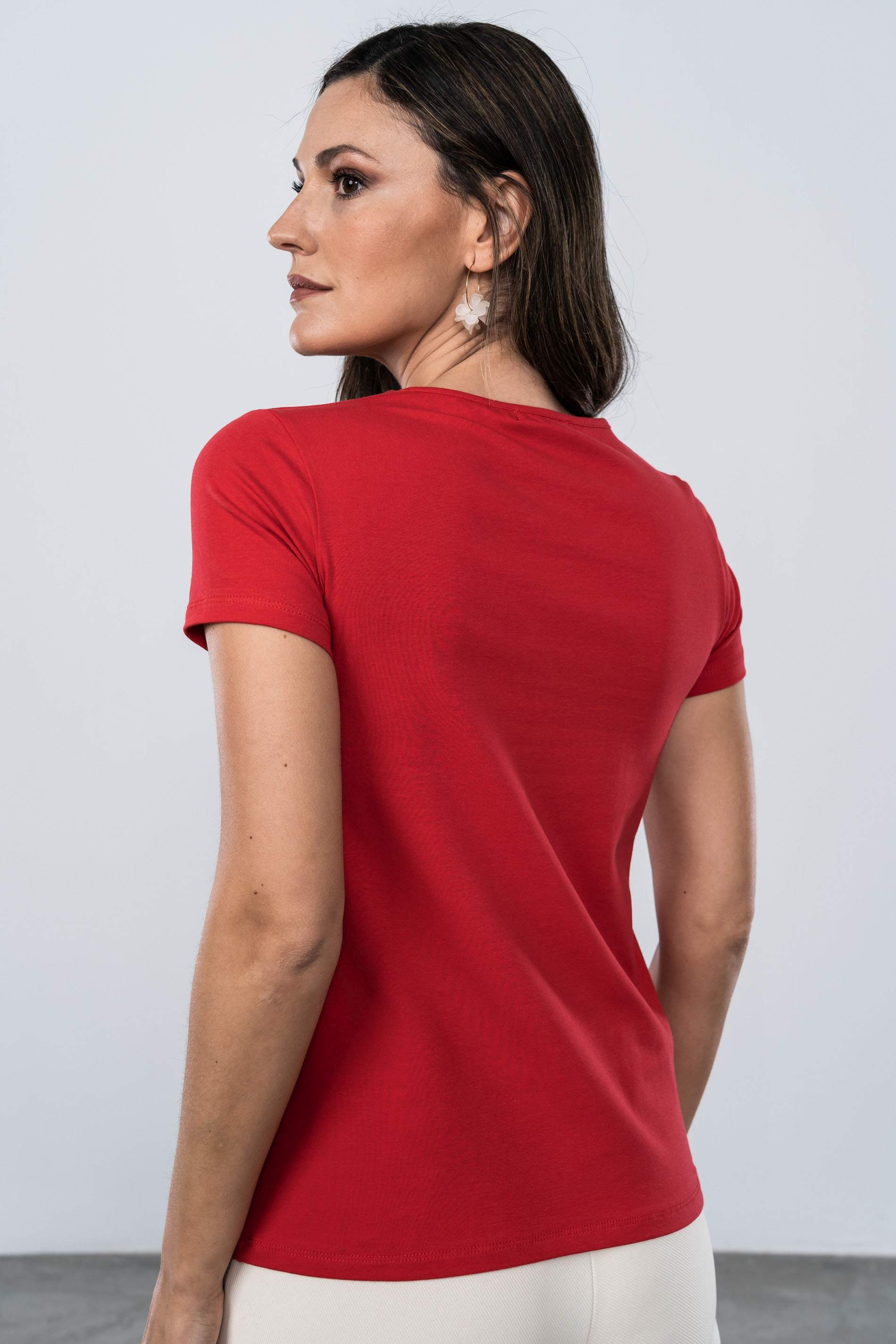 CAMISETA BORDADO CORDÓN ROJO